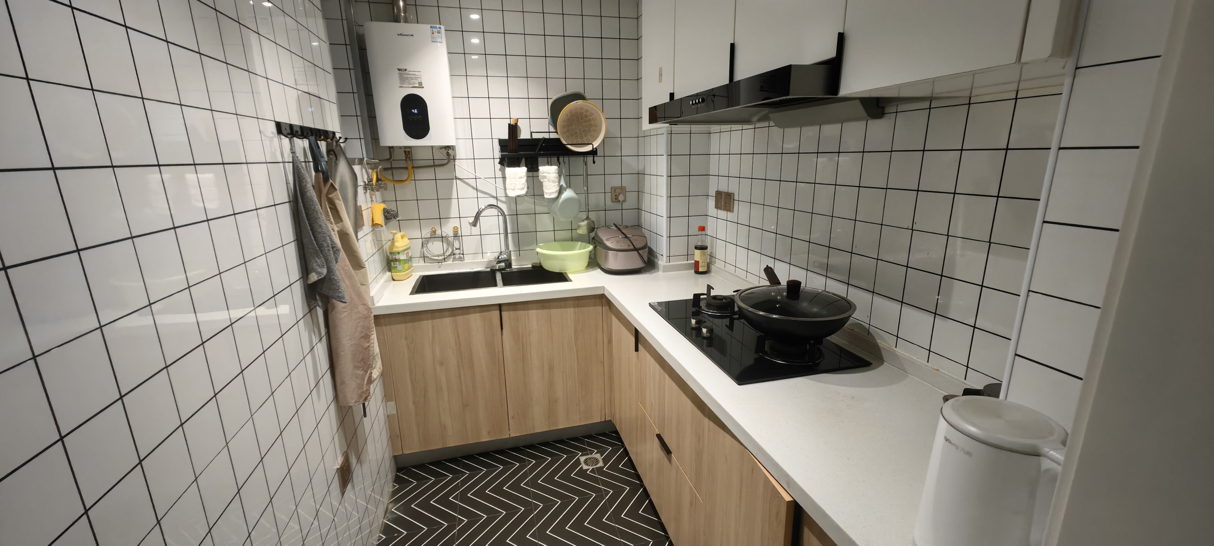 滨江名都  2室1厅1卫    42.8万客厅