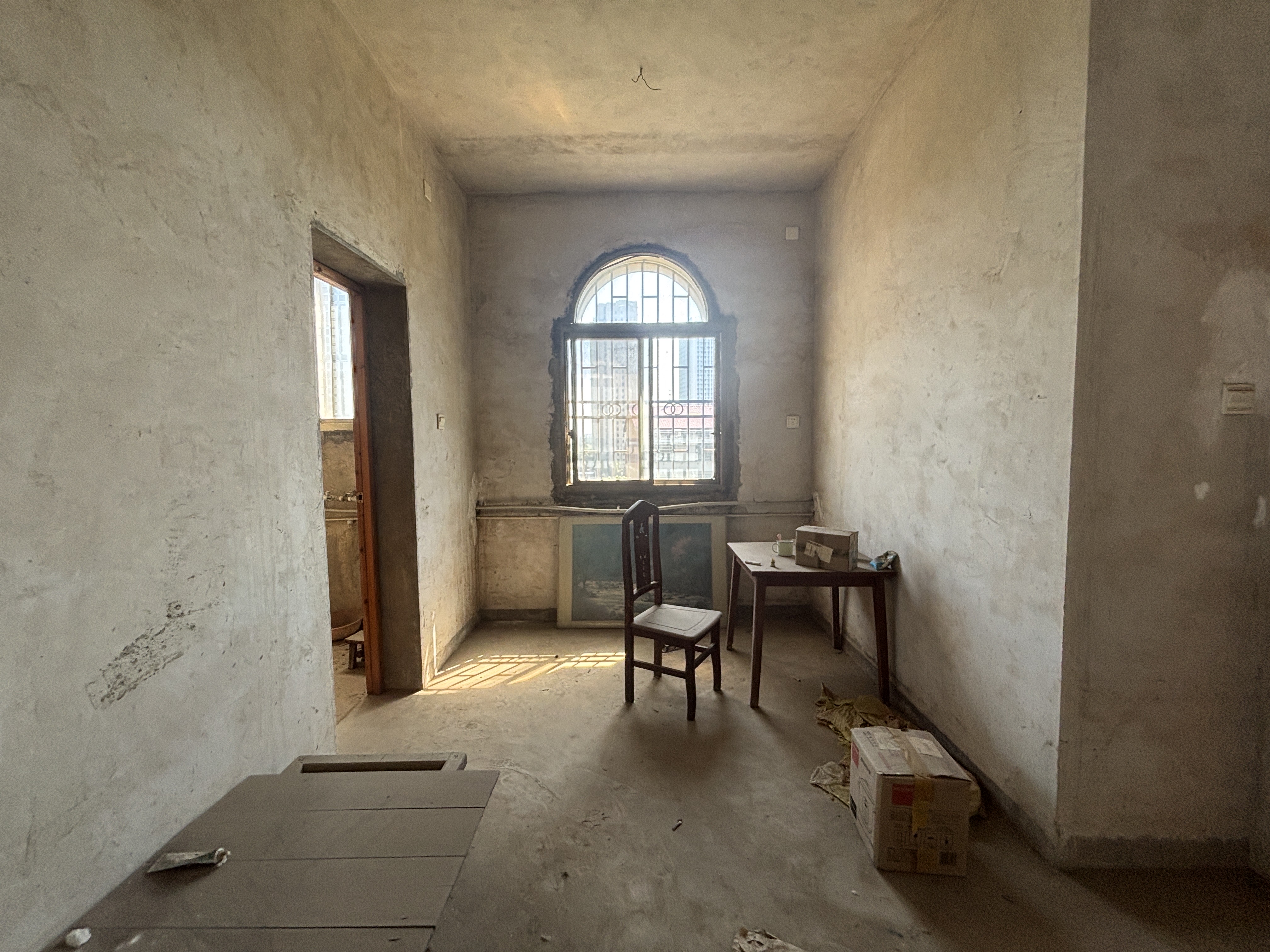 广电中心家属楼  3室2厅1卫    36.8万客厅