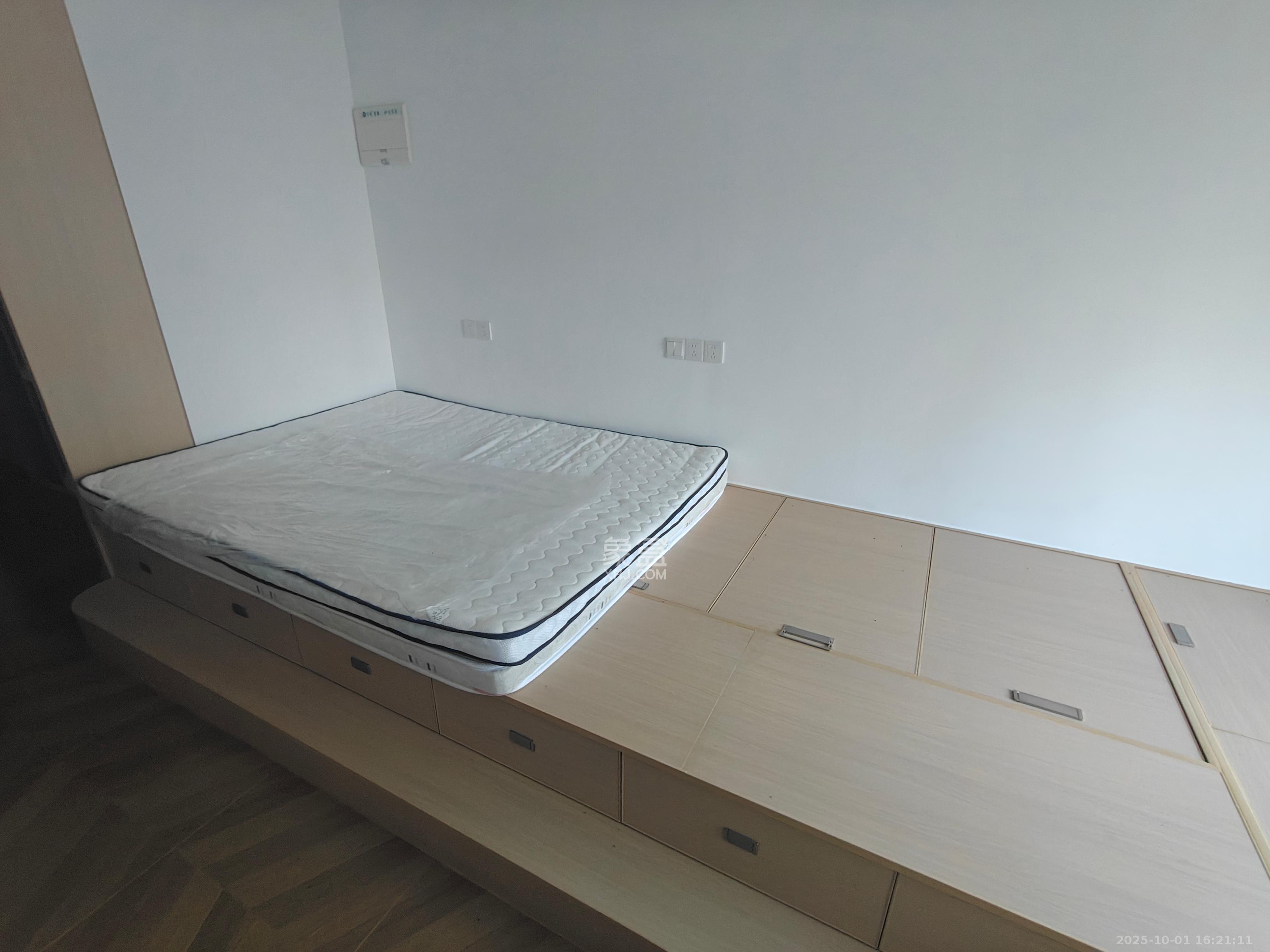 保利天禧EF区  1室1厅1卫    1700.0元/月室内图