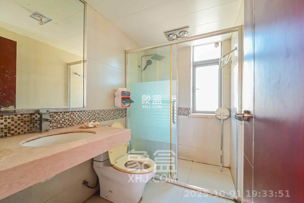 新城新世界一二三期 2室2厅1卫 2100.0元/月 新城新世界一二三期 2室2厅1卫 2100.0元/月室内图