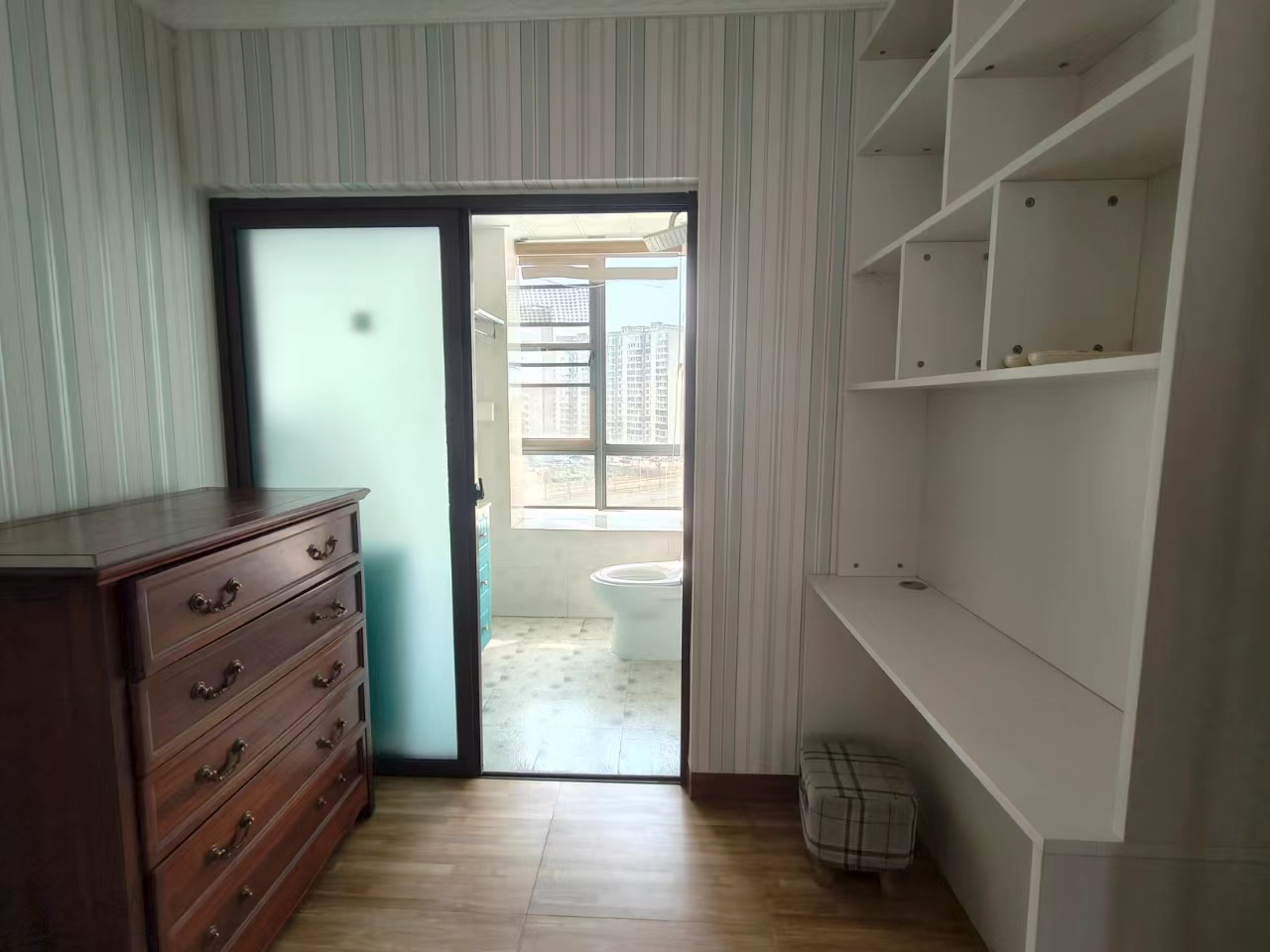 大华锦绣海岸一期 3室2厅2卫 2350.0元/月 大华锦绣海岸一期 3室2厅2卫 2350.0元/月室内图