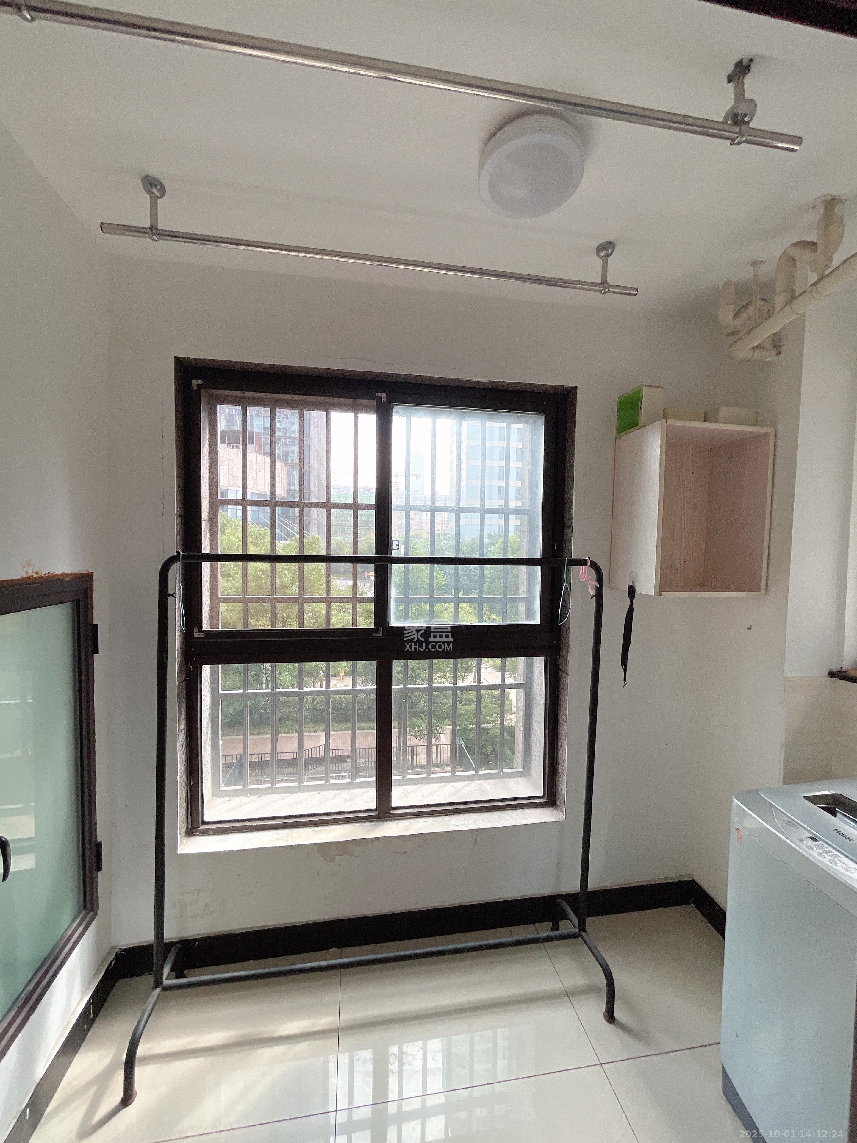 绿地中央广场 2室1厅1卫 2300.0元/月 绿地中央广场 2室1厅1卫 2300.0元/月室内图