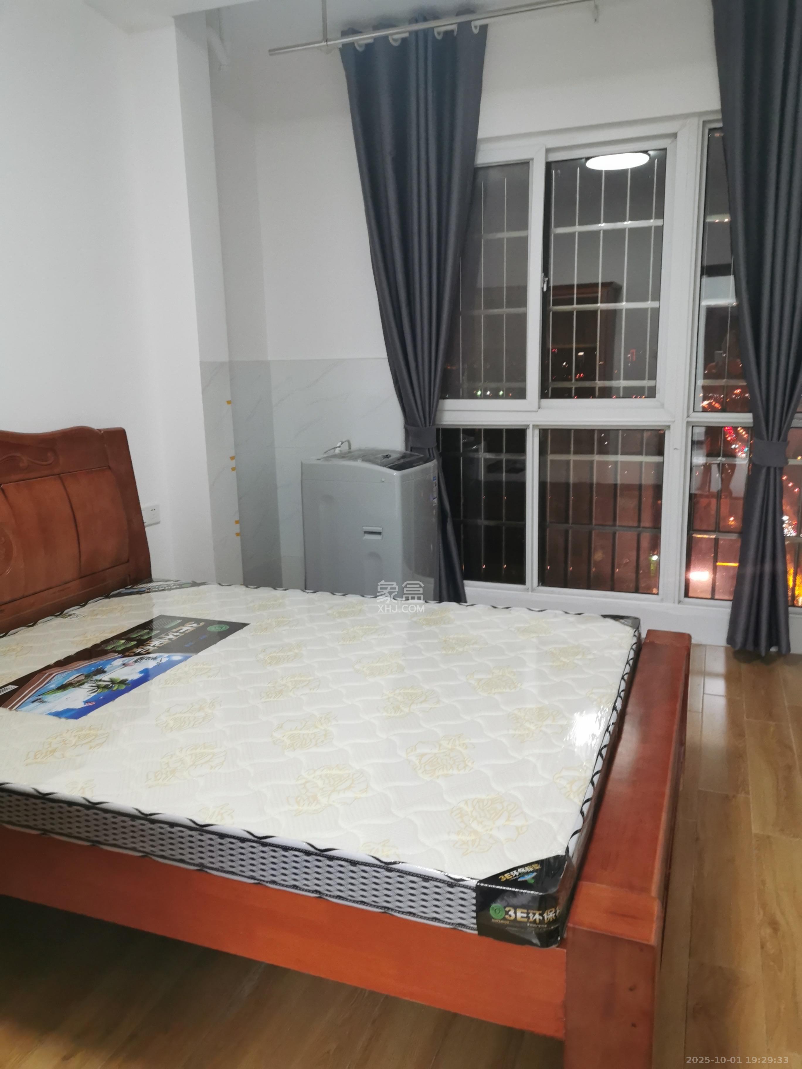 楚天世纪城东苑  3室2厅1卫    1550.0元/月室内图1