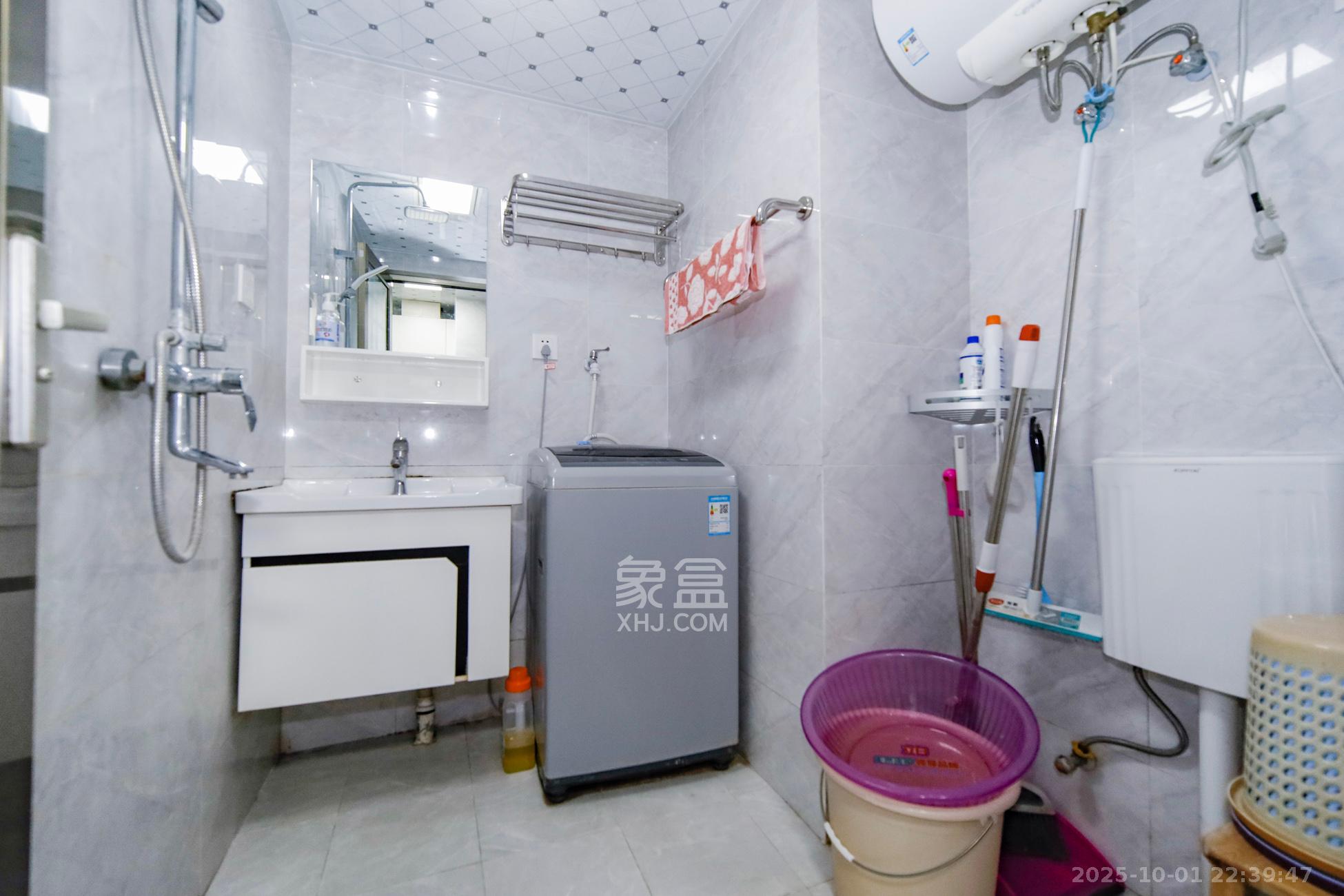 五峰国际  1室1厅1卫    37.0万卫生间