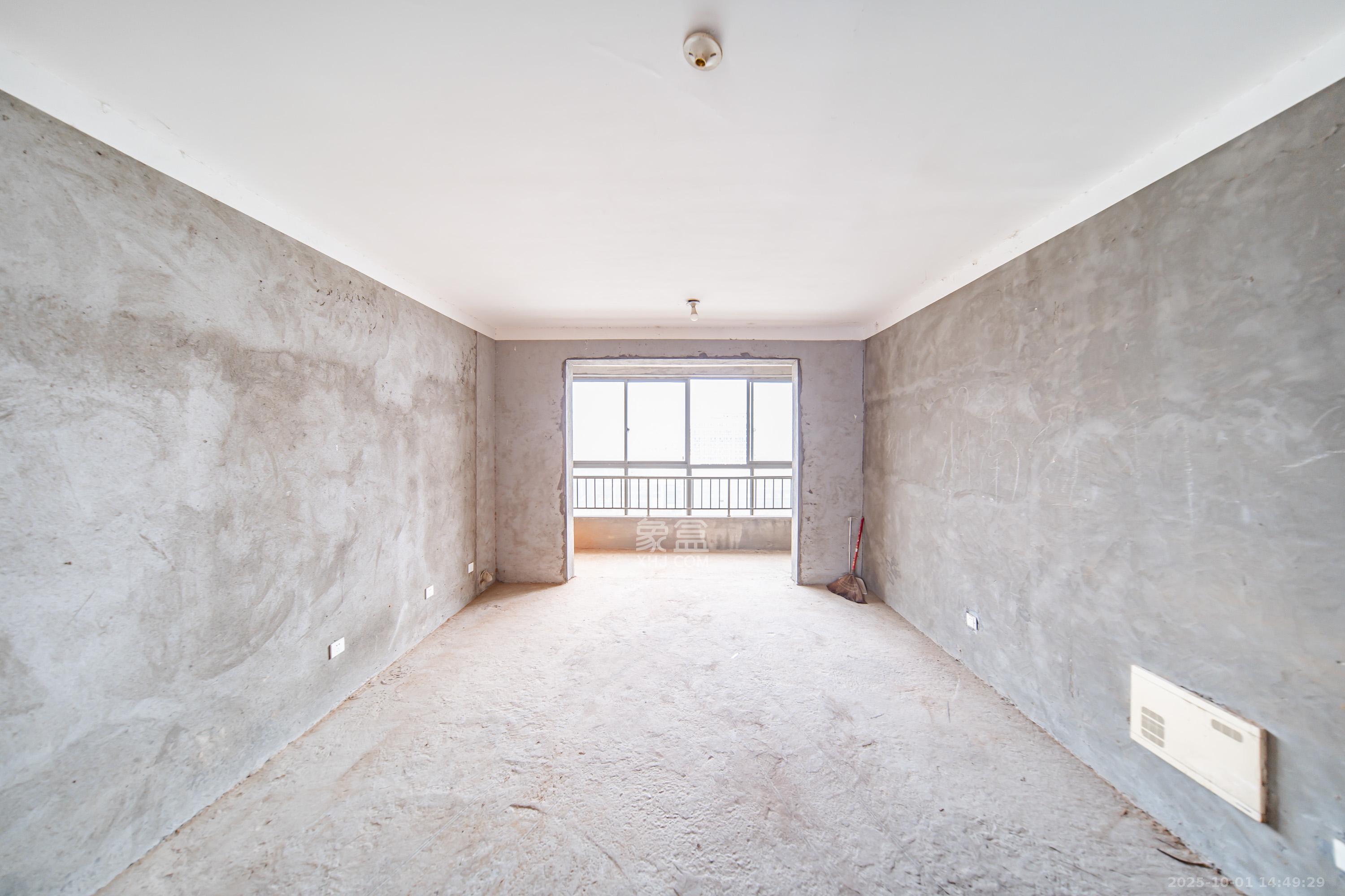 荣升家园(湘江熙岸) 3室2厅2卫 85.0万 荣升家园(湘江熙岸) 3室2厅2卫 85.0万客厅