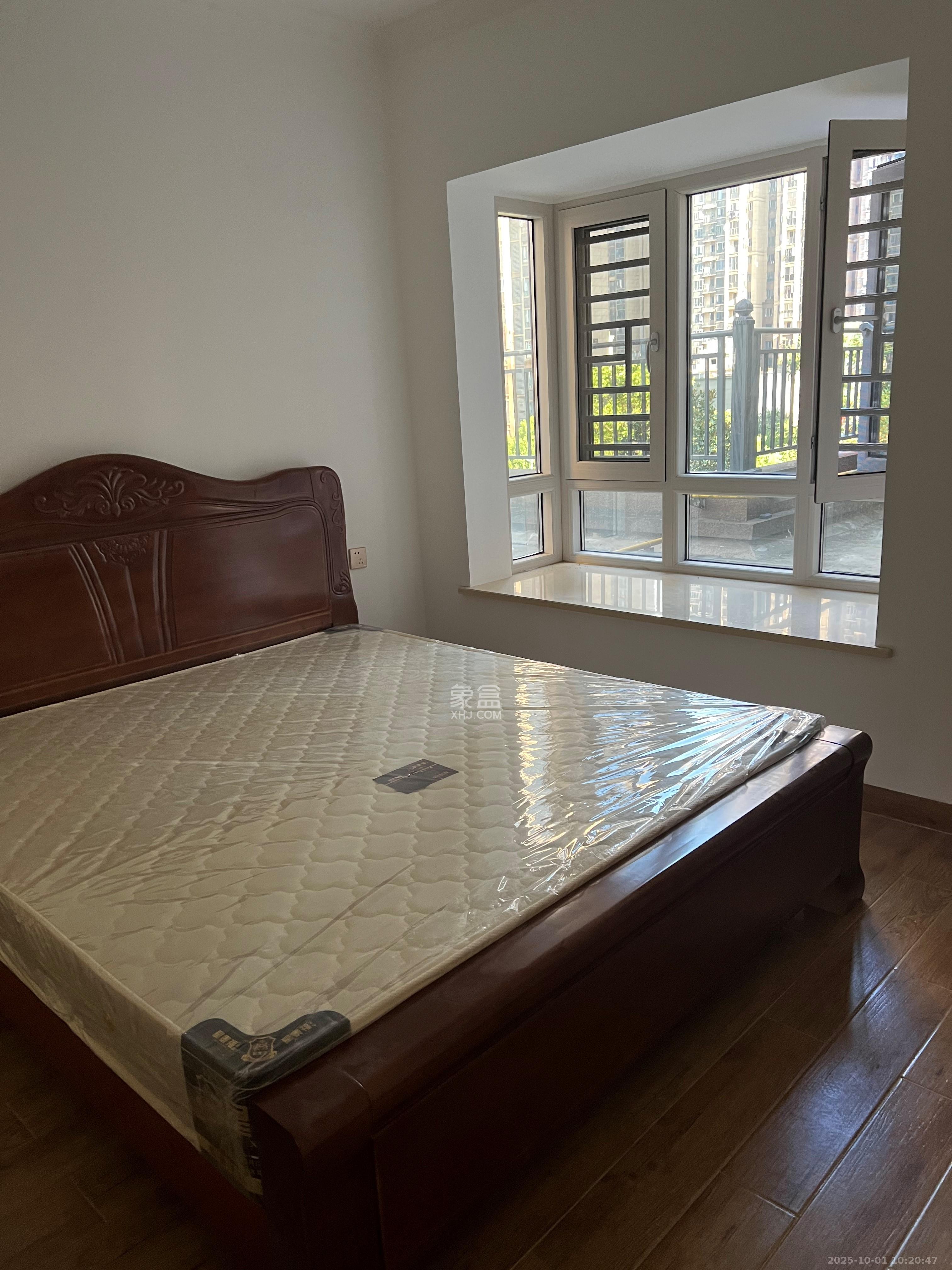 荣盛花语城 3室2厅2卫 2300.0元/月 荣盛花语城 3室2厅2卫 2300.0元/月室内图