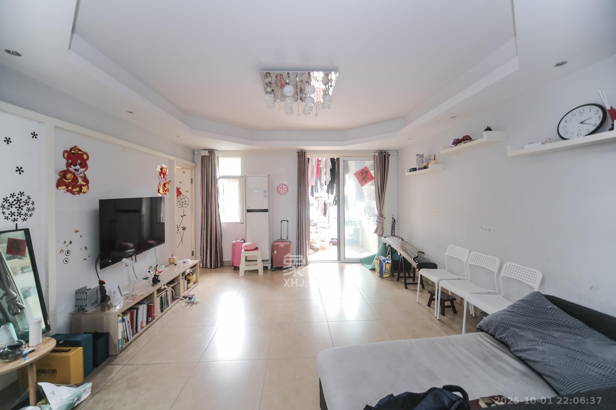 郡原居里 3室2厅2卫 75.0万 郡原居里 3室2厅2卫 75.0万客厅