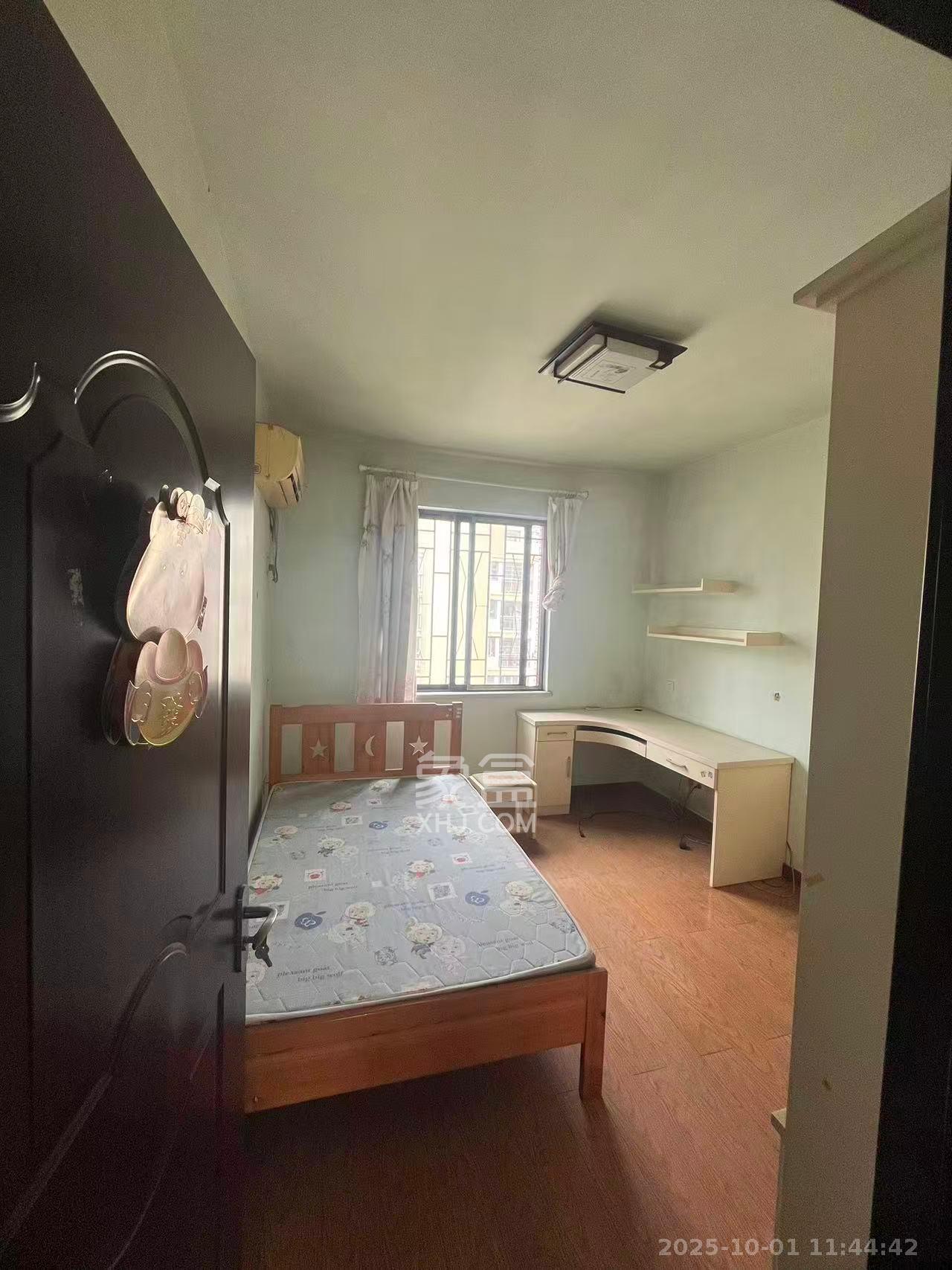 满庭芳小区 3室2厅2卫 2300.0元/月 满庭芳小区 3室2厅2卫 2300.0元/月室内图