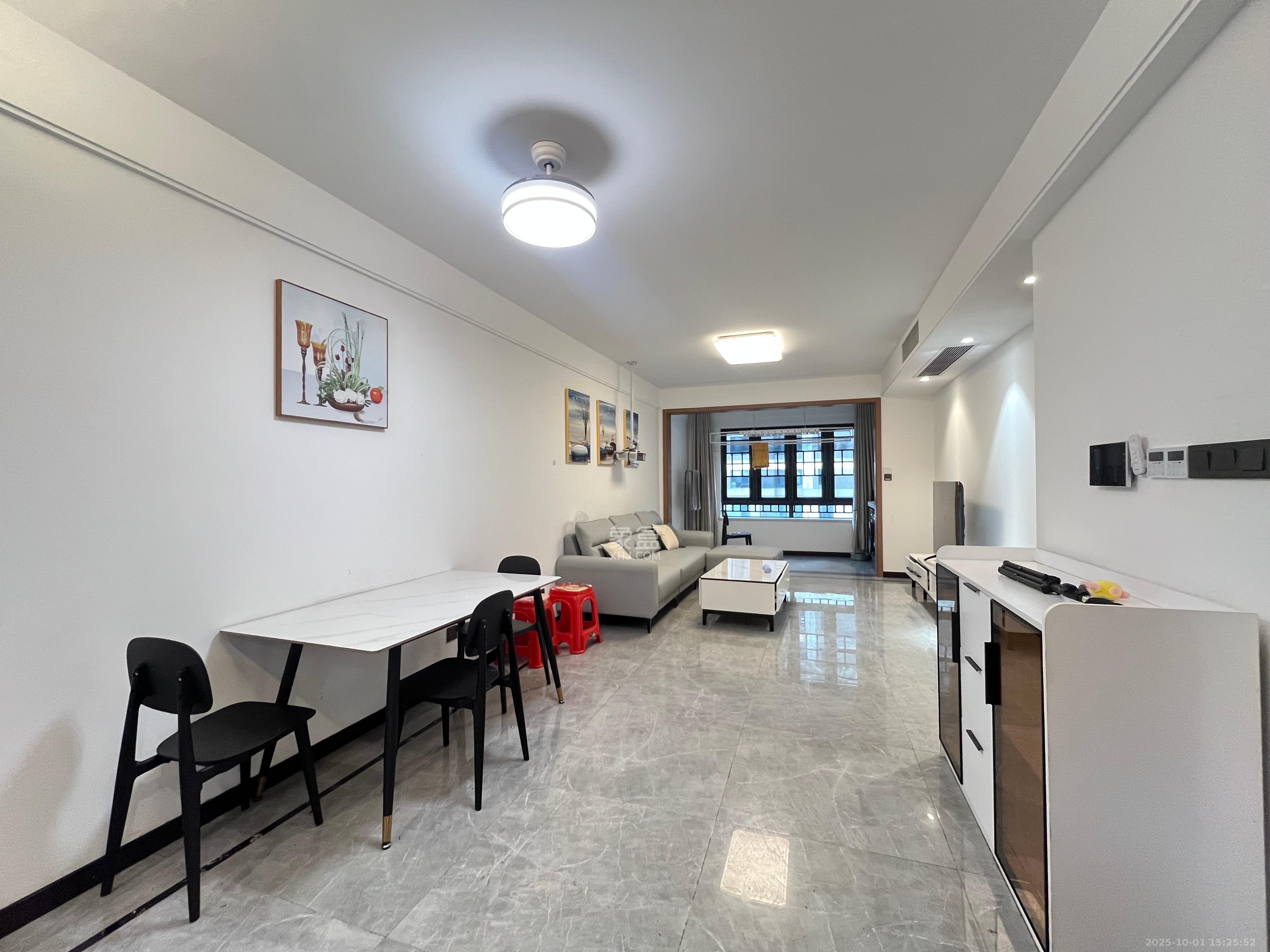 卓越江岸  4室2厅1卫    4500.0元/月室内图