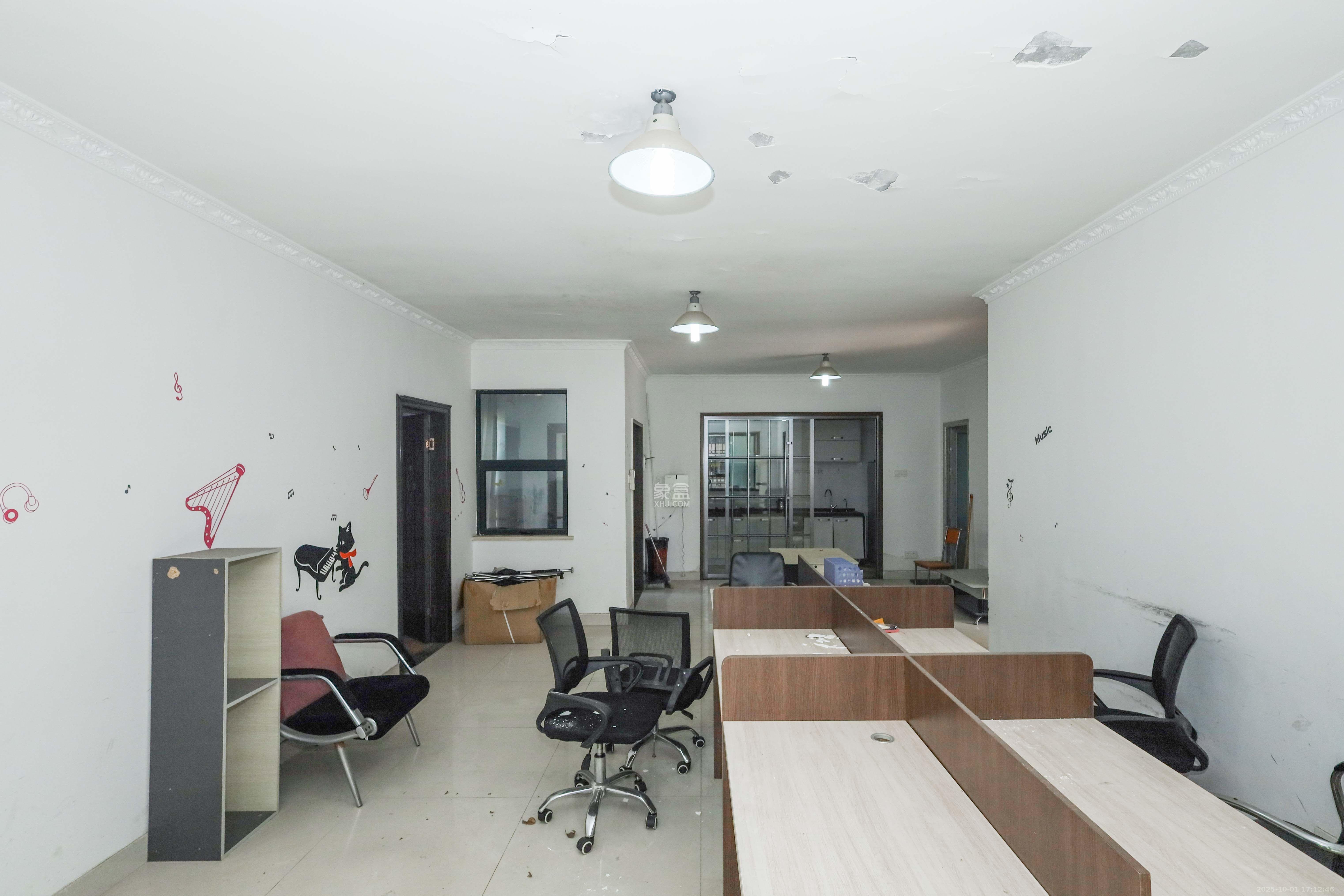 麓谷公馆(涉外国际公馆)  3室2厅2卫    3000.0元/月 麓谷公馆(涉外国际公馆)  3室2厅2卫    3000.0元/月