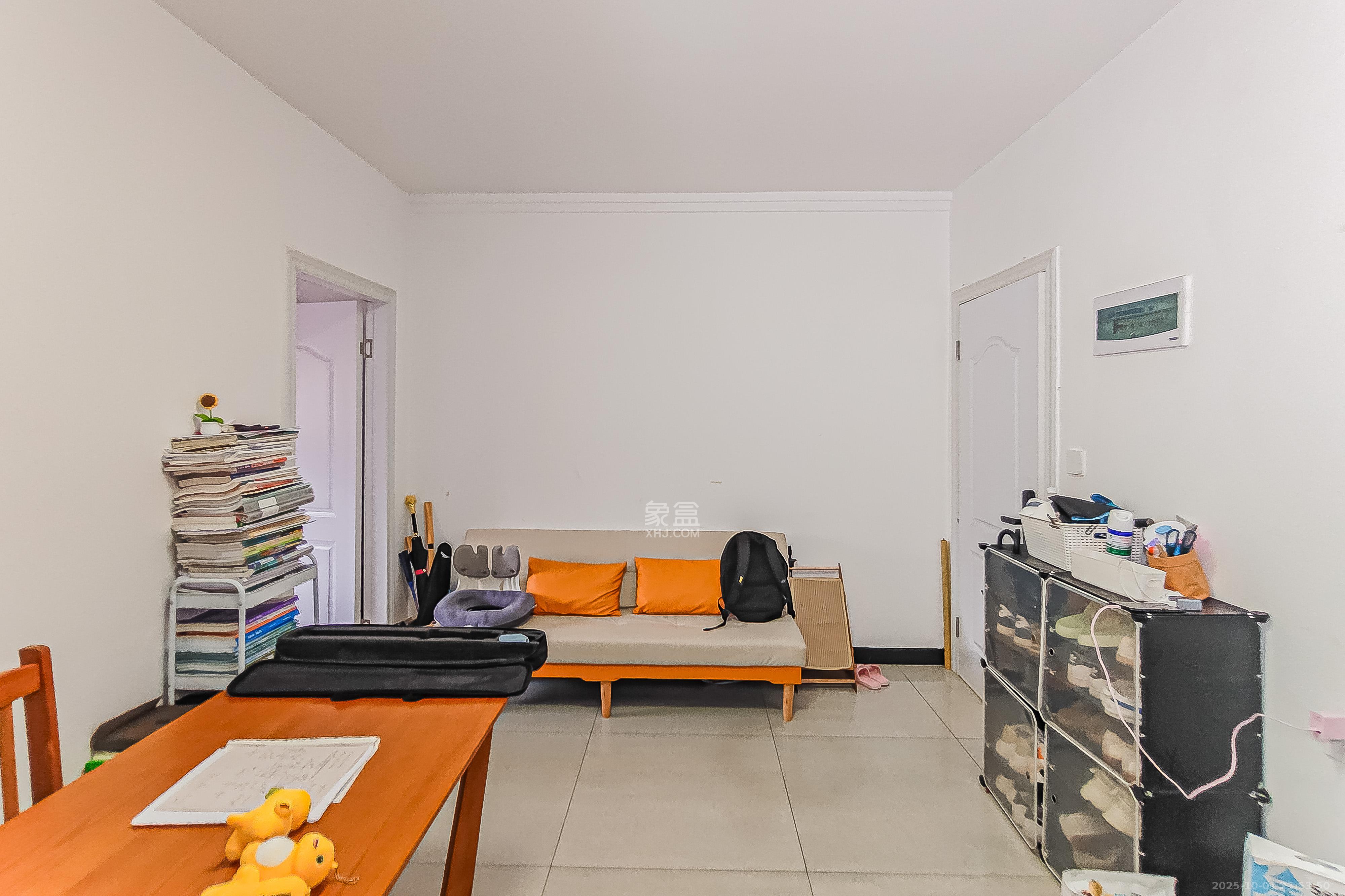 鸿信大厦  4室2厅2卫    208.0万客厅