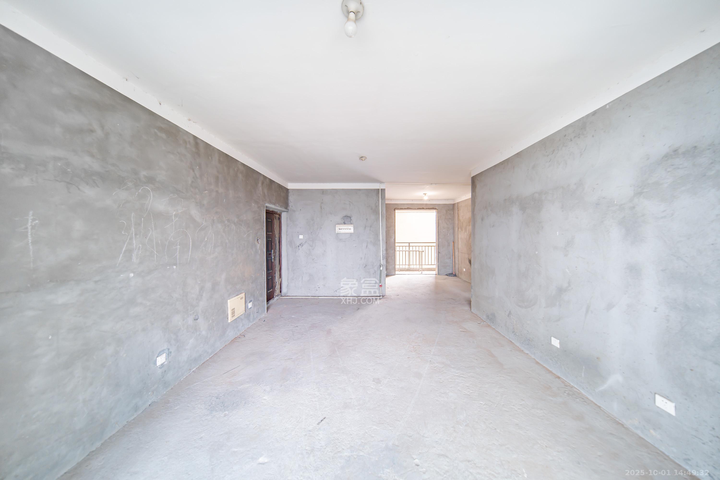 荣升家园(湘江熙岸) 3室2厅2卫 85.0万 荣升家园(湘江熙岸) 3室2厅2卫 85.0万客厅