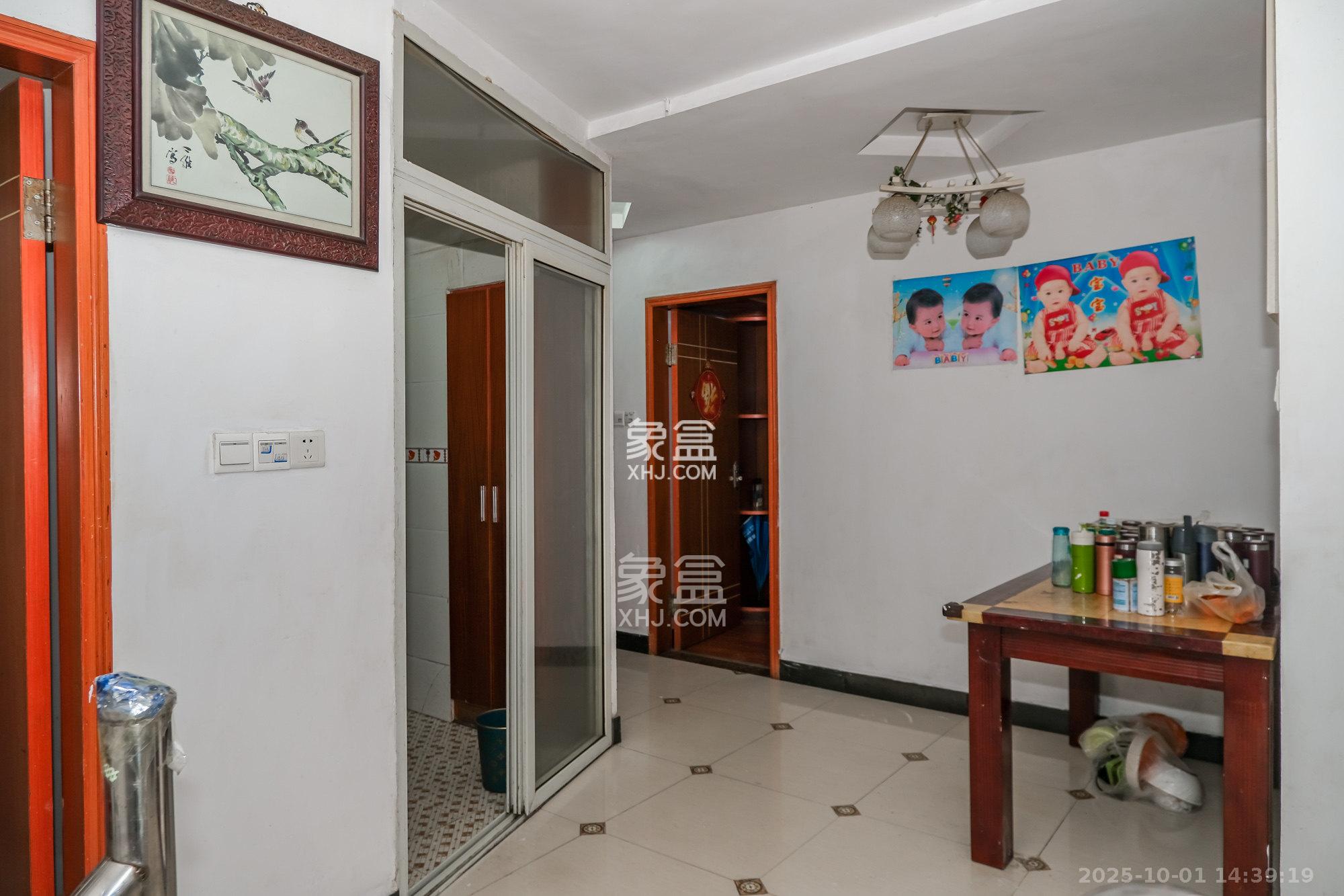 三一街区 5室2厅2卫 2200.0元/月 三一街区 5室2厅2卫 2200.0元/月室内图