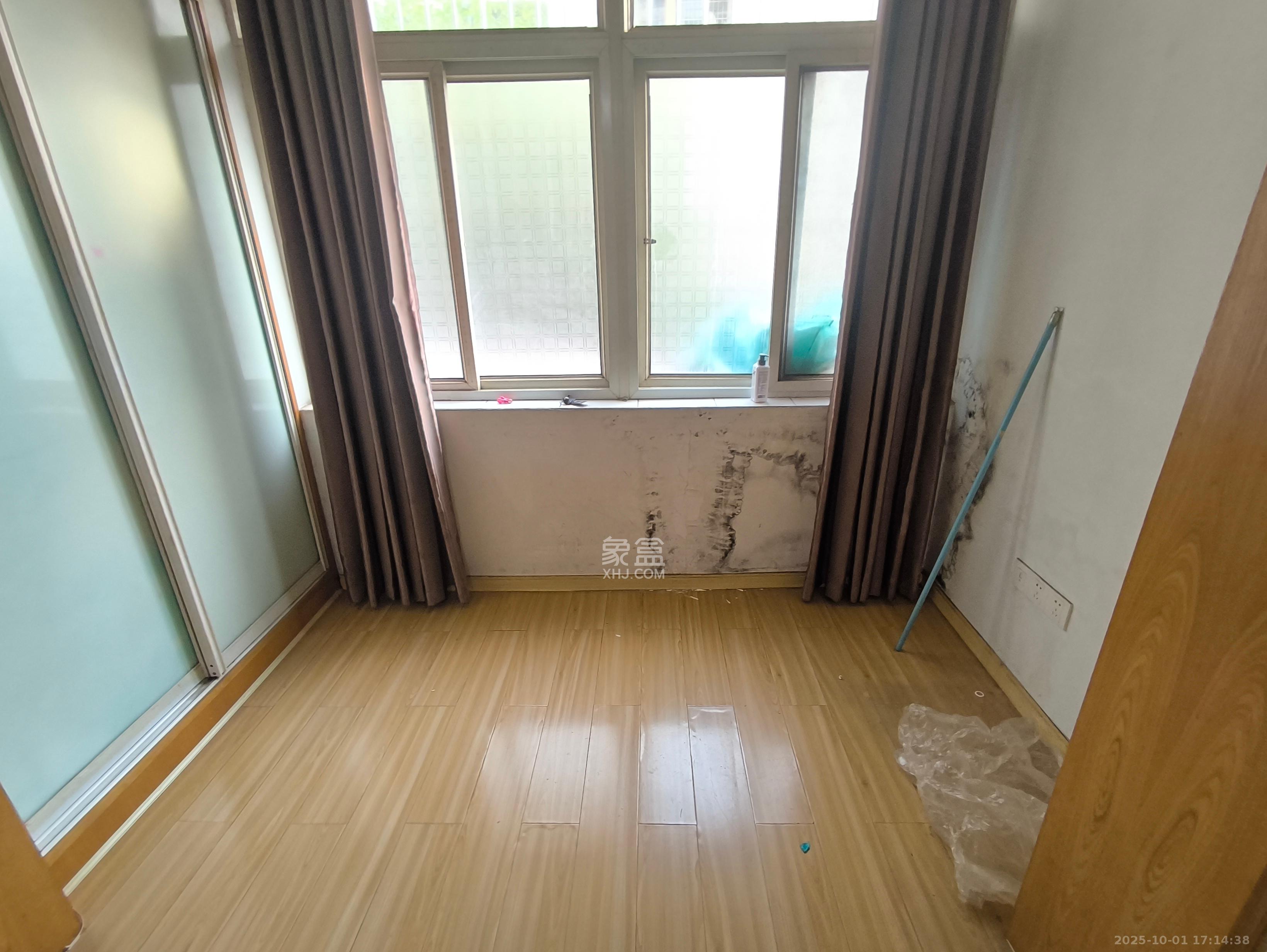 杏花园小区  1室1厅1卫    1200.0元/月室内图