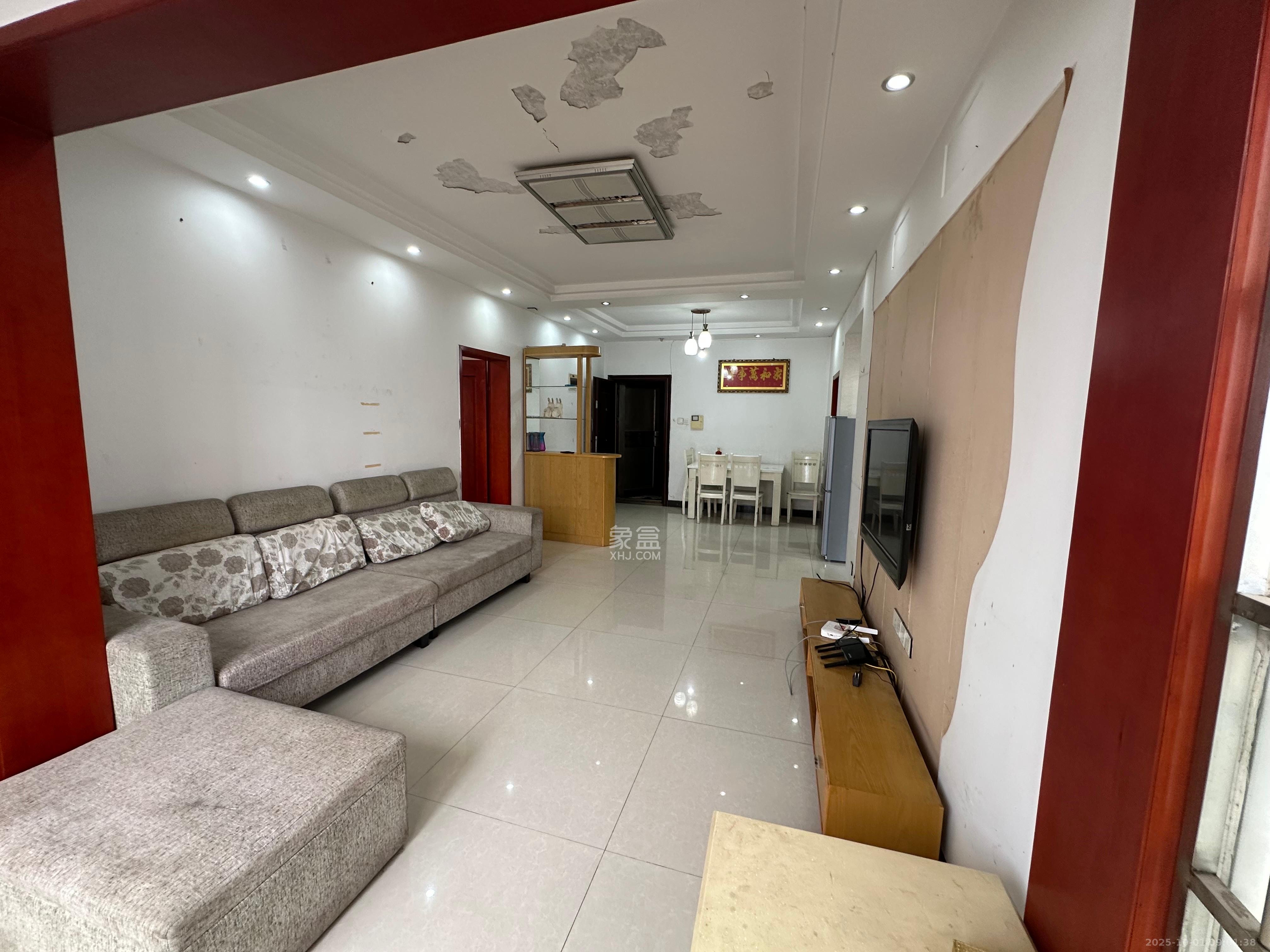 紫晶城 1室2厅1卫 1400.0元/月 紫晶城 1室2厅1卫 1400.0元/月室内图