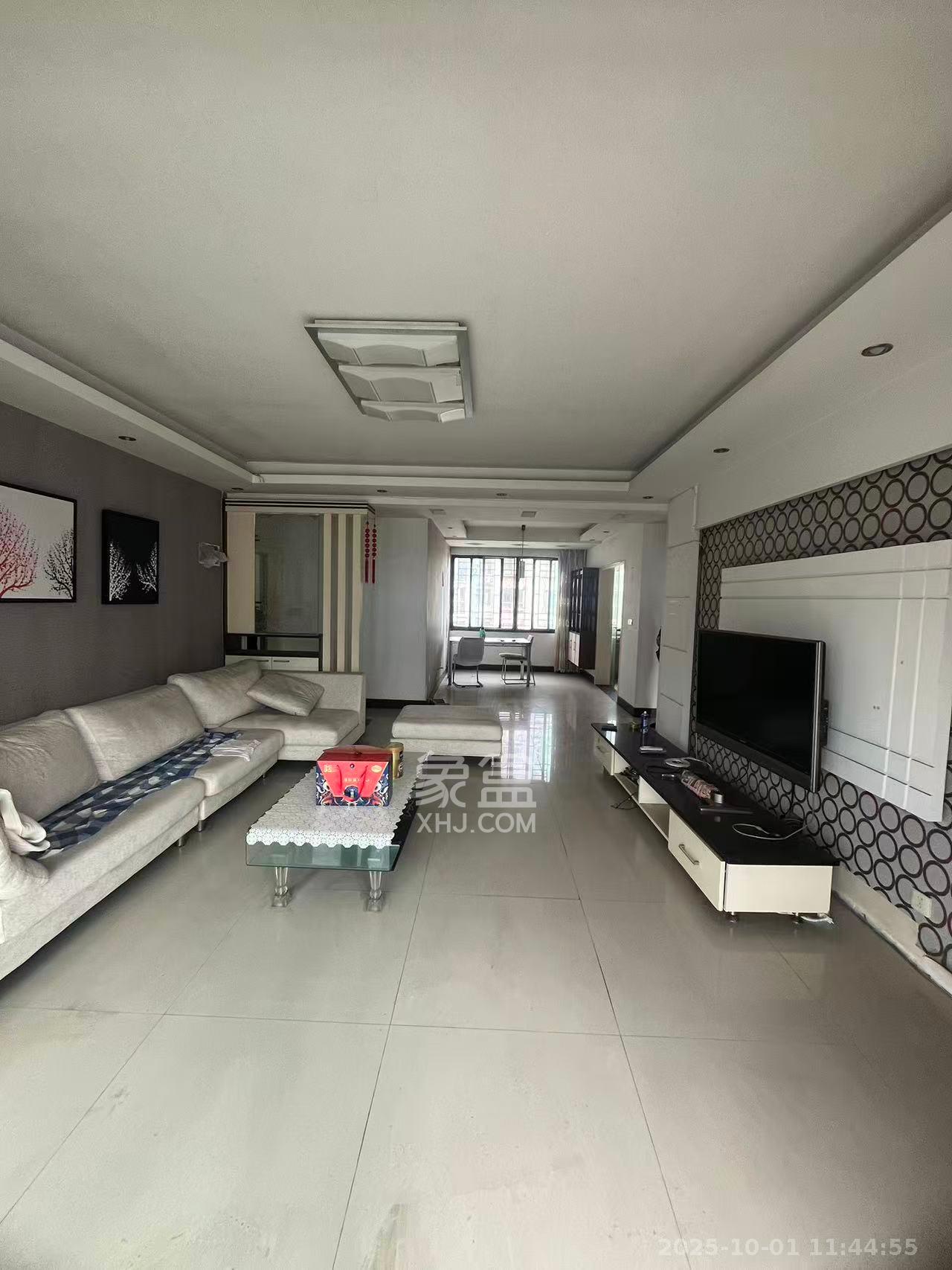 满庭芳小区 3室2厅2卫 2300.0元/月 满庭芳小区 3室2厅2卫 2300.0元/月室内图