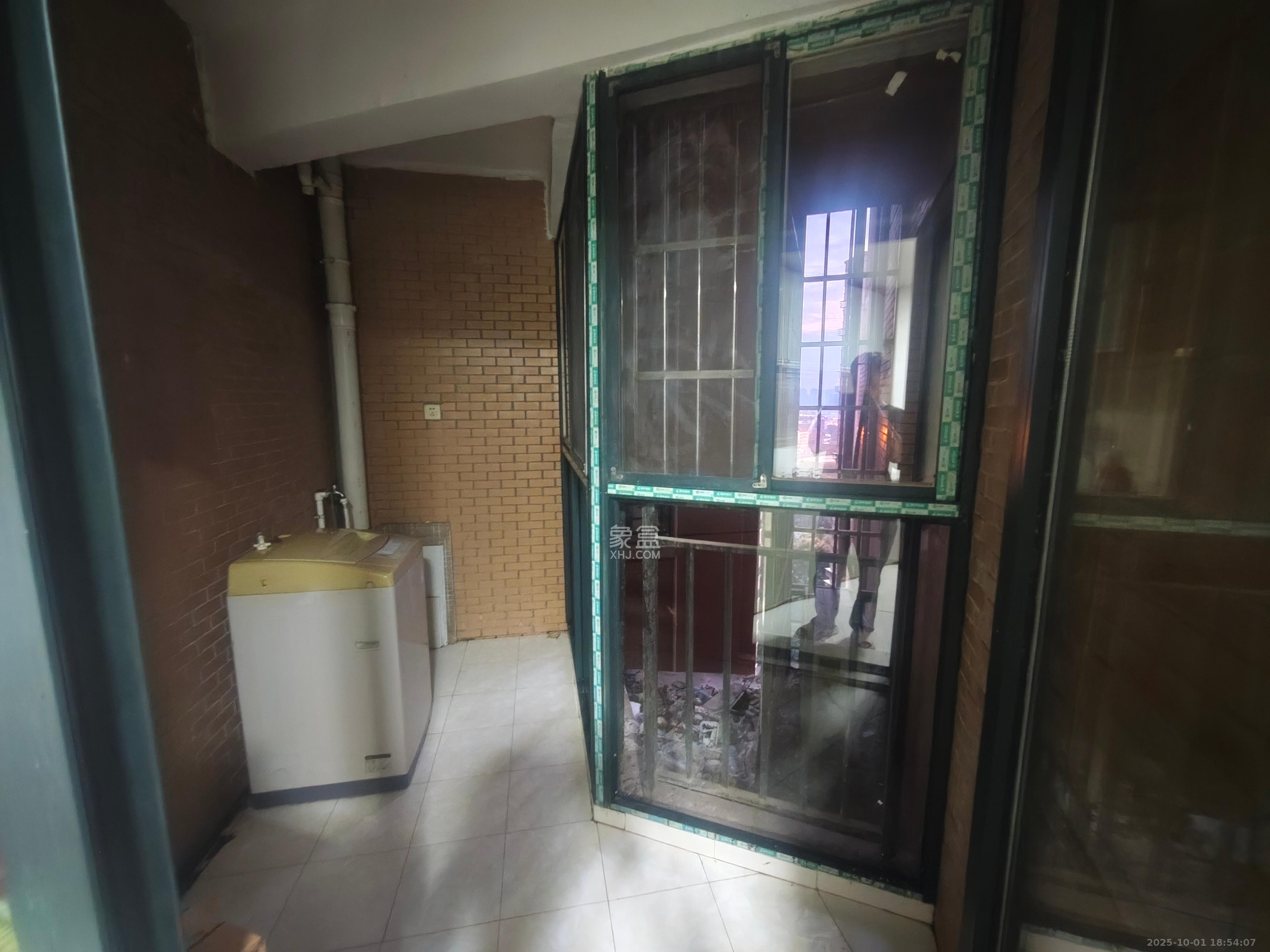 诚兴园  3室2厅1卫    1800.0元/月室内图