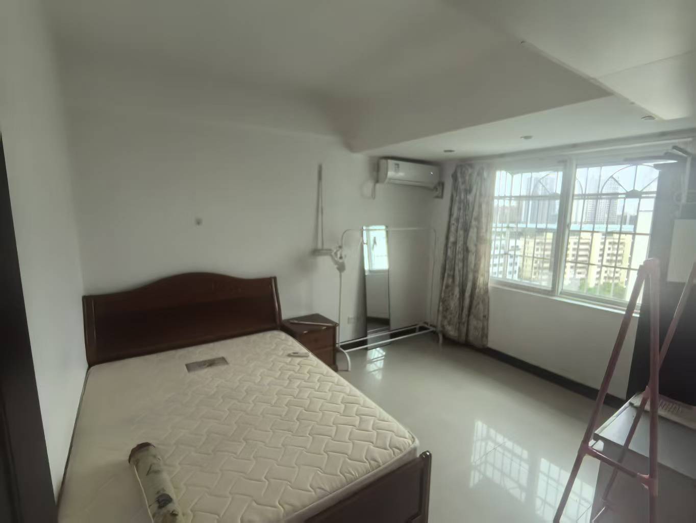 金银广场 1室1厅1卫 1600.0元/月 金银广场 1室1厅1卫 1600.0元/月室内图