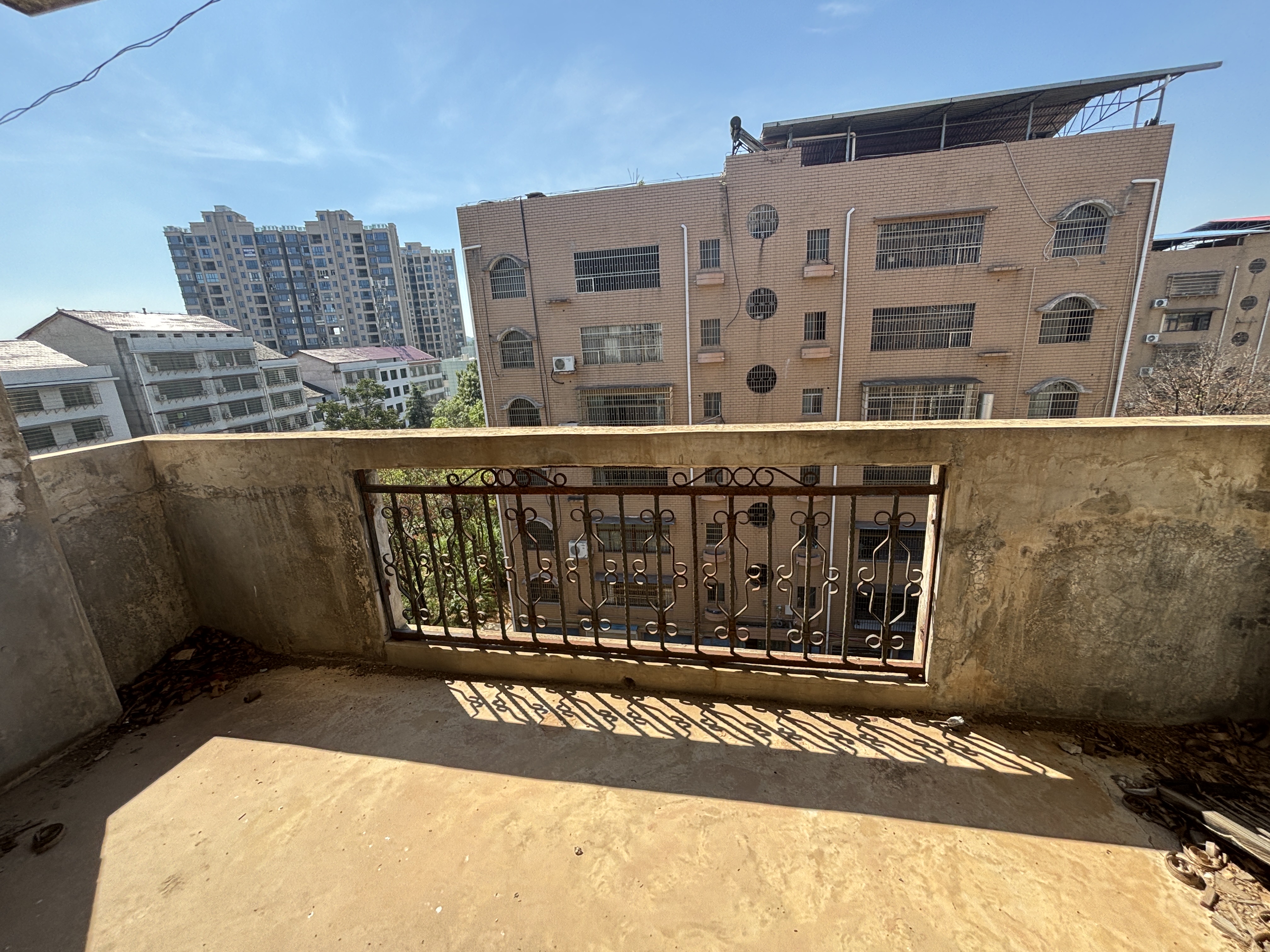 广电中心家属楼 3室2厅1卫 36.8万 广电中心家属楼 3室2厅1卫 36.8万客厅