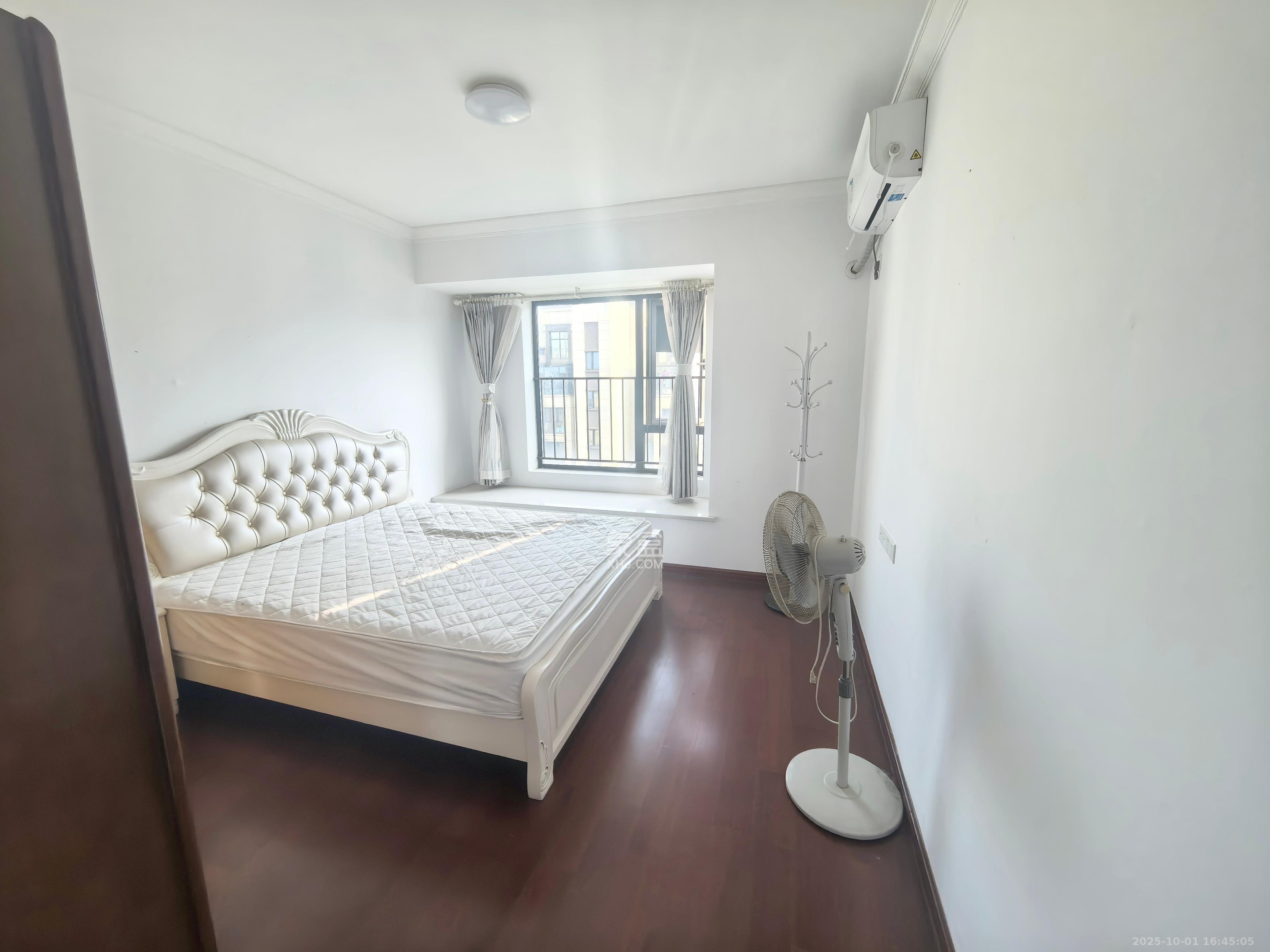 中海新城熙岸(中信新城五期) 3室2厅2卫 1900.0元/月 中海新城熙岸(中信新城五期) 3室2厅2卫 1900.0元/月室内图