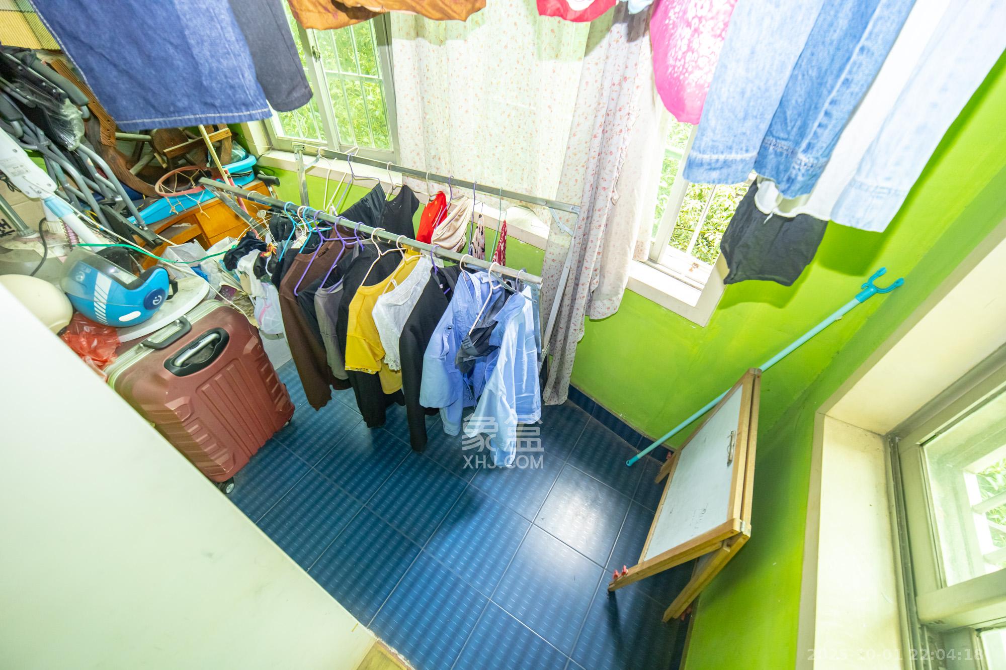 中南汽车世界  2室2厅1卫    33.6万阳台