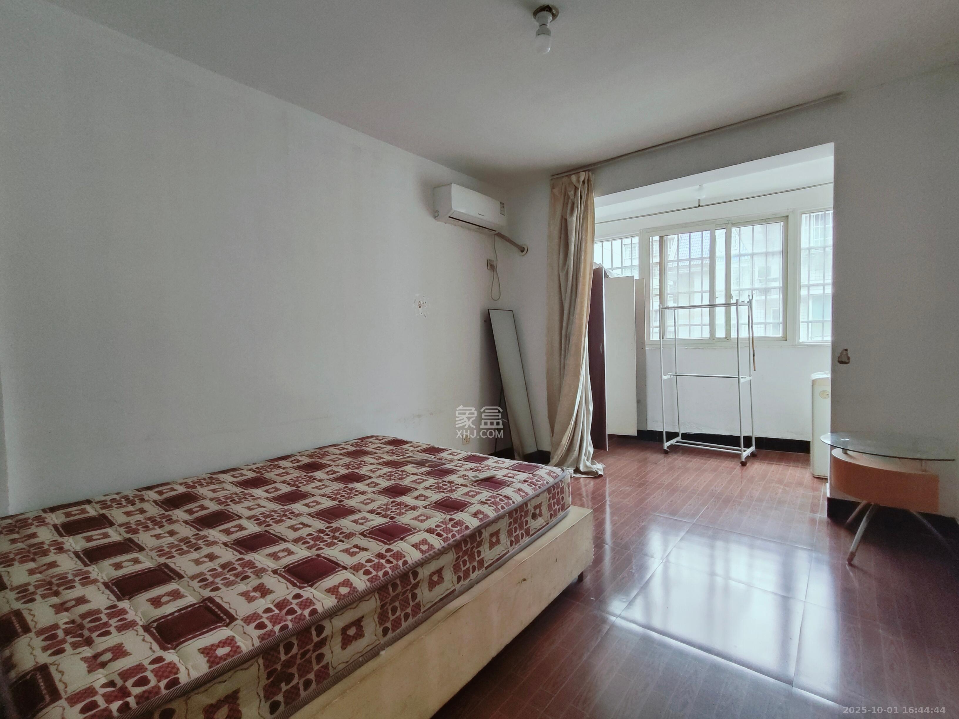 成达花园  1室1厅1卫    1100.0元/月室内图