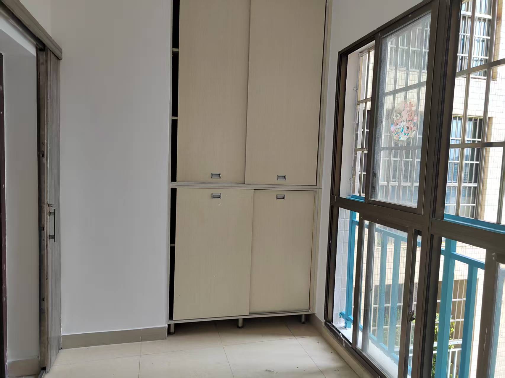 金海广场 3室2厅1卫 2700.0元/月 金海广场 3室2厅1卫 2700.0元/月室内图