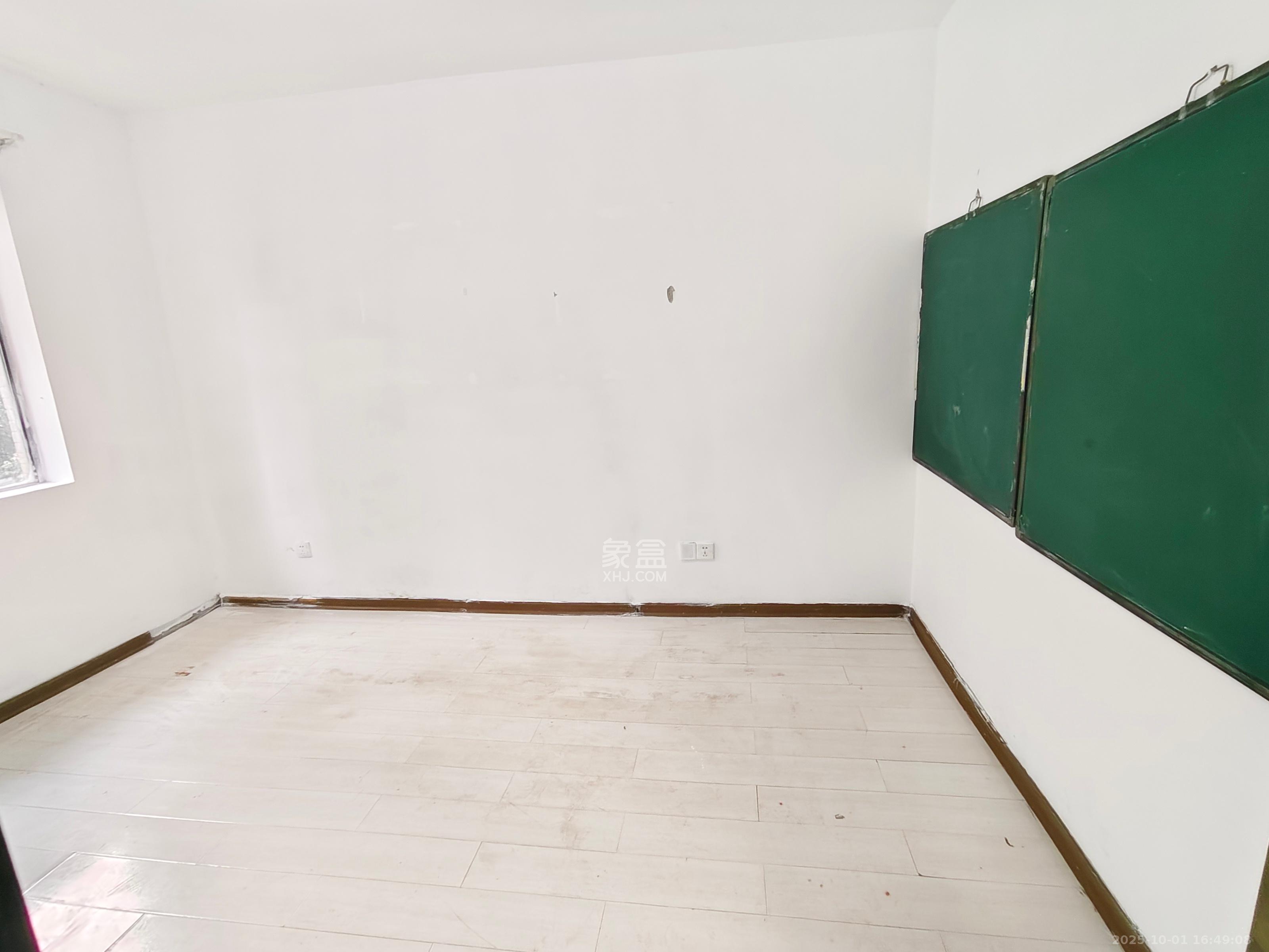 银港水晶城 4室2厅2卫 2900.0元/月 银港水晶城 4室2厅2卫 2900.0元/月室内图