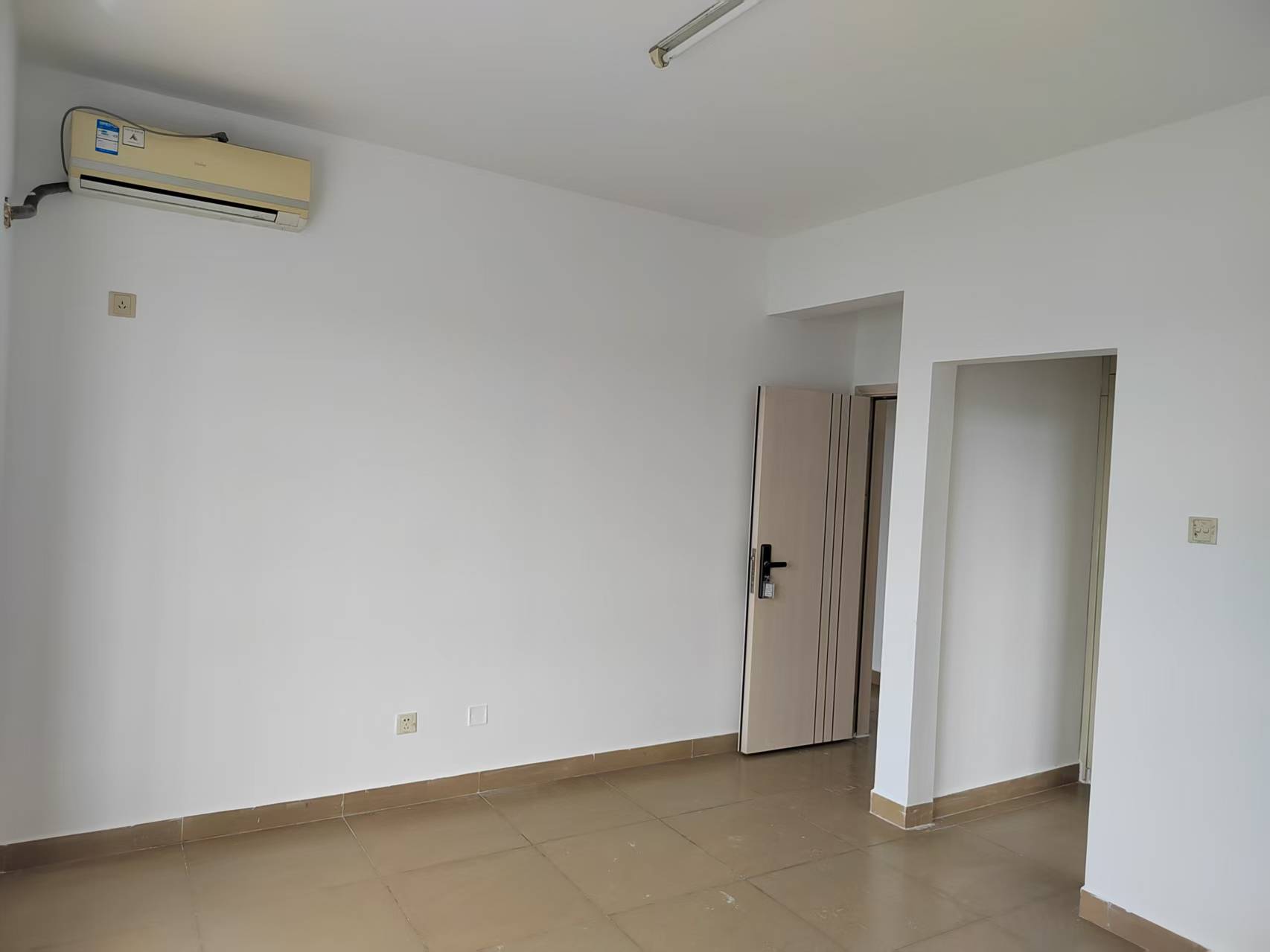 金海广场  3室2厅1卫    2700.0元/月室内图