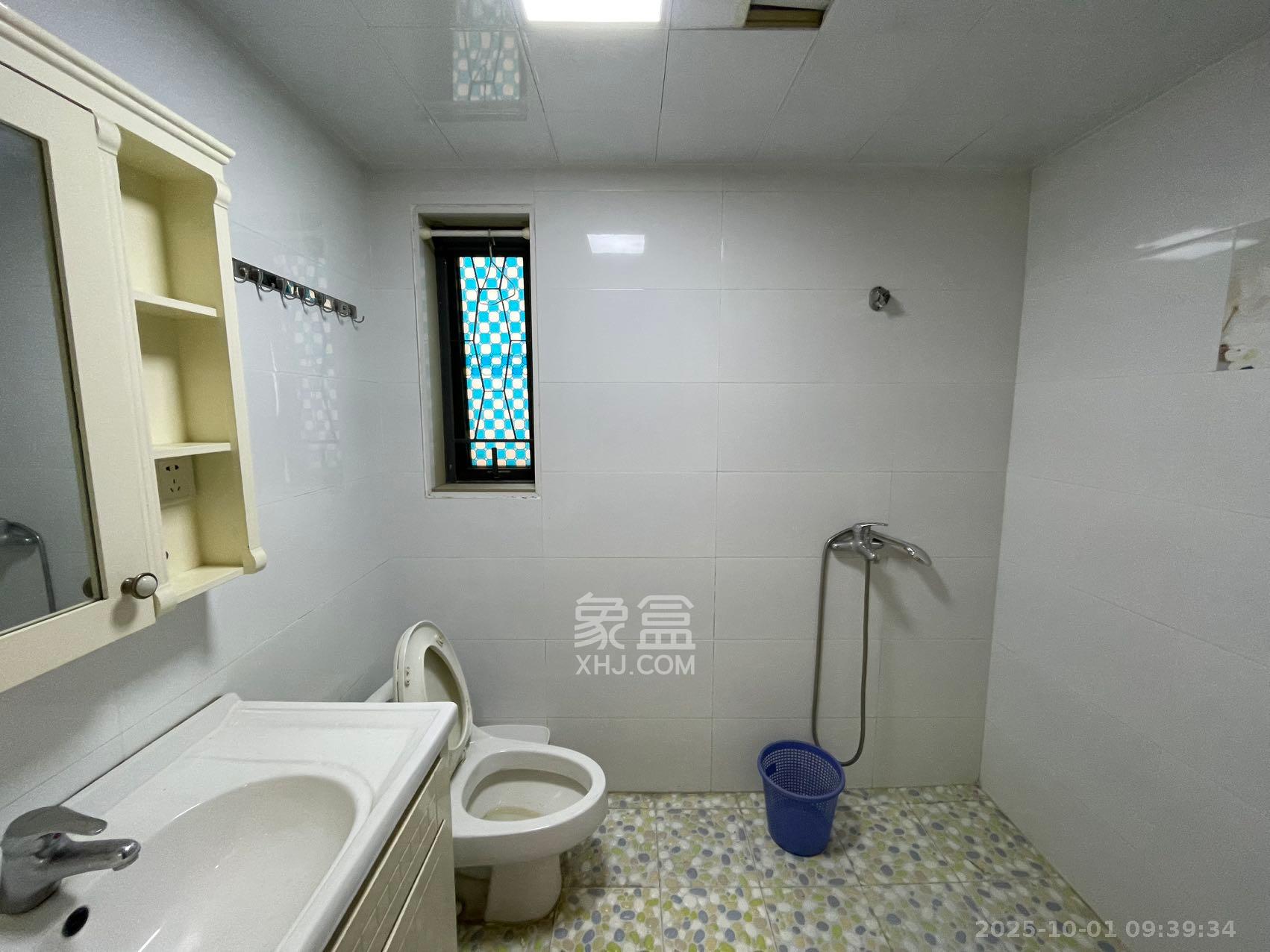 盛世美居荷园 3室2厅2卫 3300.0元/月 盛世美居荷园 3室2厅2卫 3300.0元/月室内图