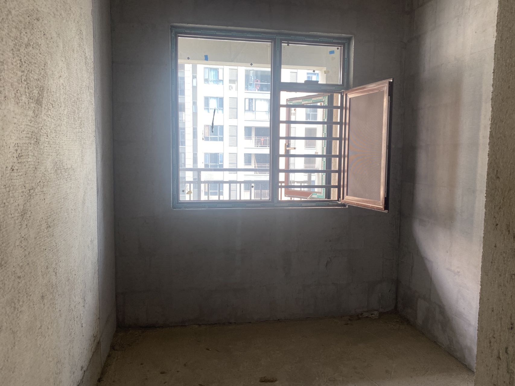 青春里  6室2厅1卫    175.0万客厅