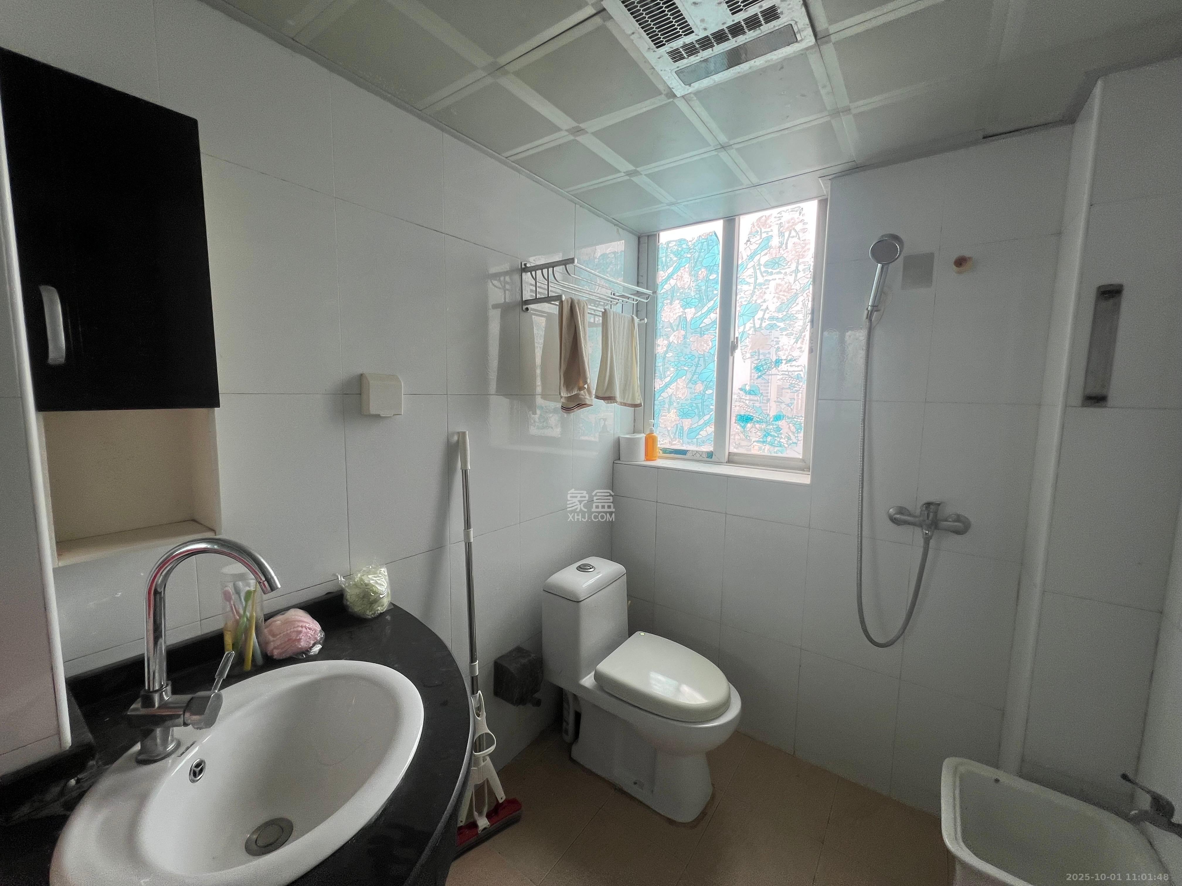 龙王港社区 3室2厅1卫 2600.0元/月 龙王港社区 3室2厅1卫 2600.0元/月室内图