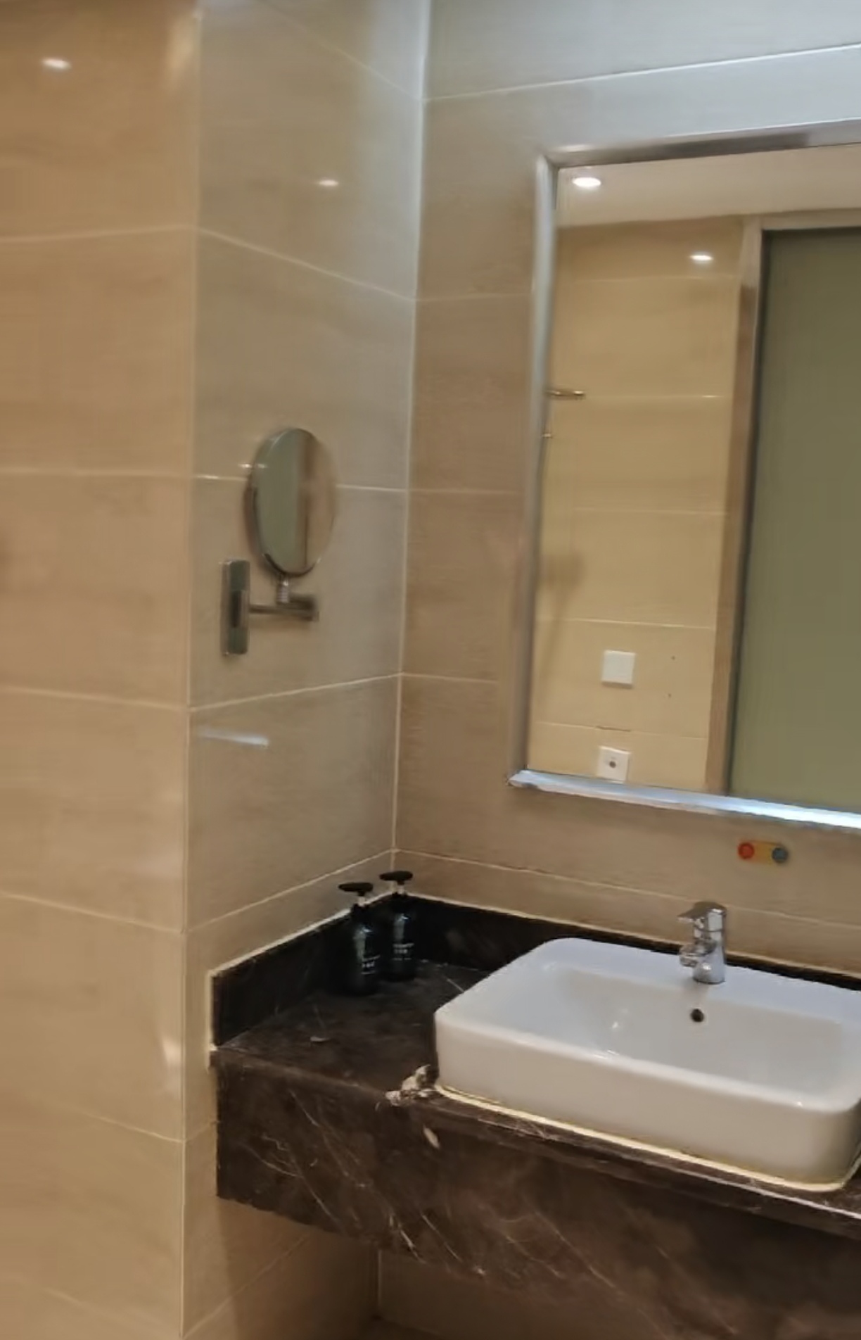 财智公馆大厦（瑞士国际酒店）  1室1厅1卫    28.0万客厅