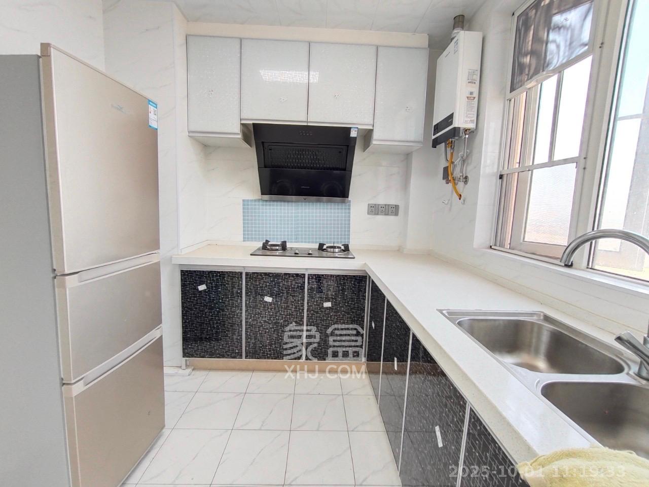 保利香槟国际  4室2厅2卫    2400.0元/月室内图