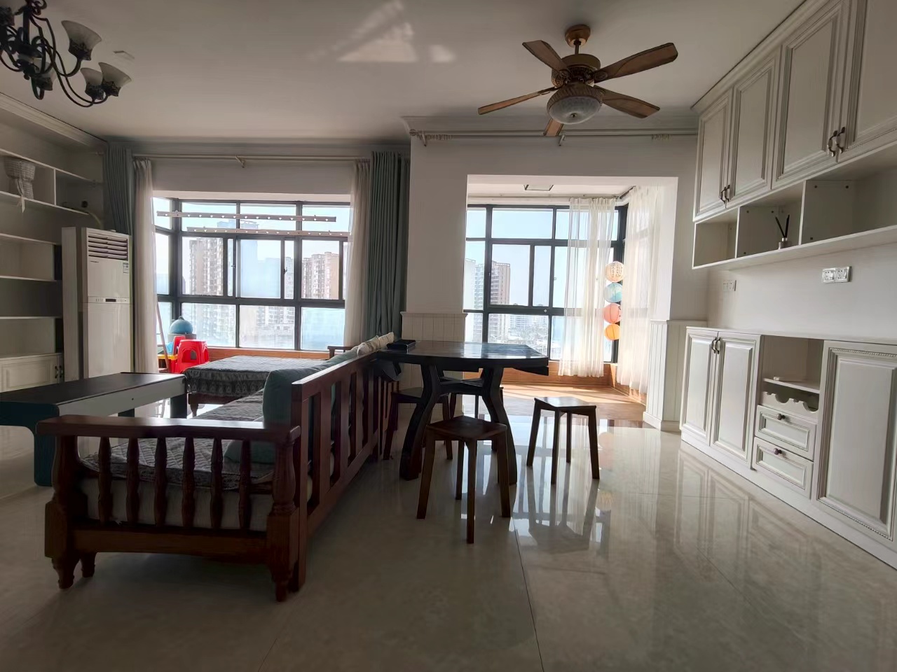 大华锦绣海岸一期 3室2厅2卫 2350.0元/月 大华锦绣海岸一期 3室2厅2卫 2350.0元/月室内图