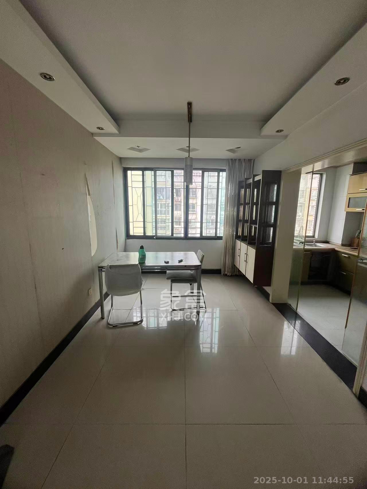 满庭芳小区 3室2厅2卫 2300.0元/月 满庭芳小区 3室2厅2卫 2300.0元/月室内图