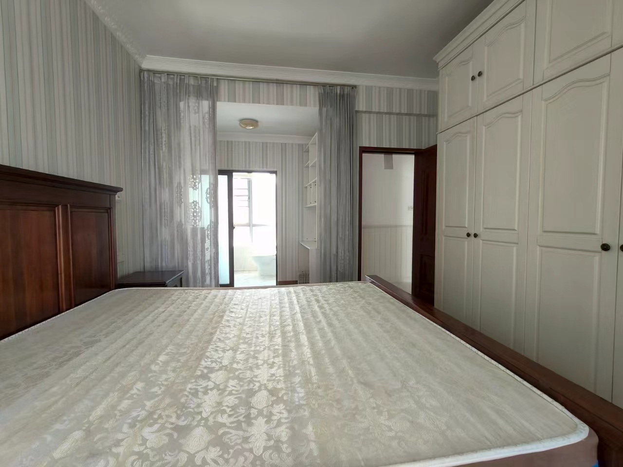 大华锦绣海岸一期 3室2厅2卫 2350.0元/月 大华锦绣海岸一期 3室2厅2卫 2350.0元/月室内图