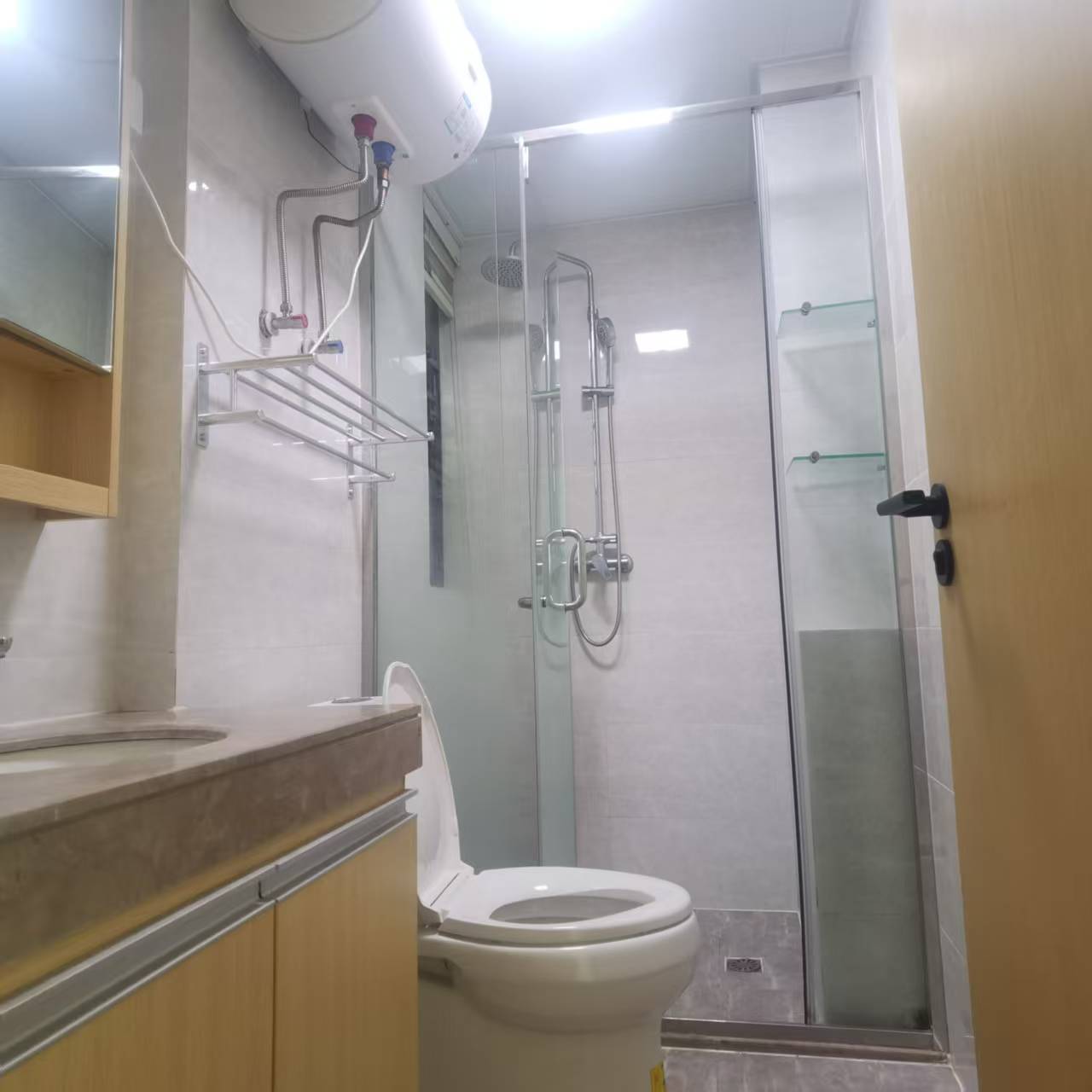 伊泰天骄三期 3室2厅2卫 2500.0元/月 伊泰天骄三期 3室2厅2卫 2500.0元/月室内图