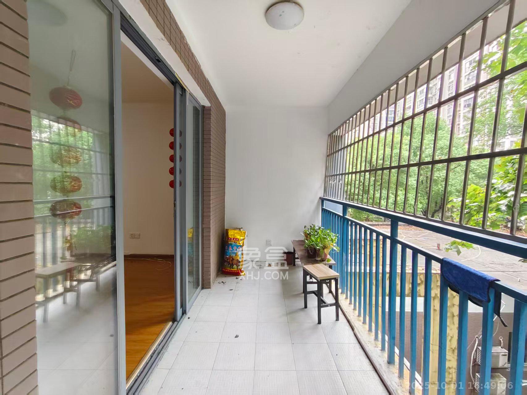 银港水晶城  4室2厅2卫    2900.0元/月室内图