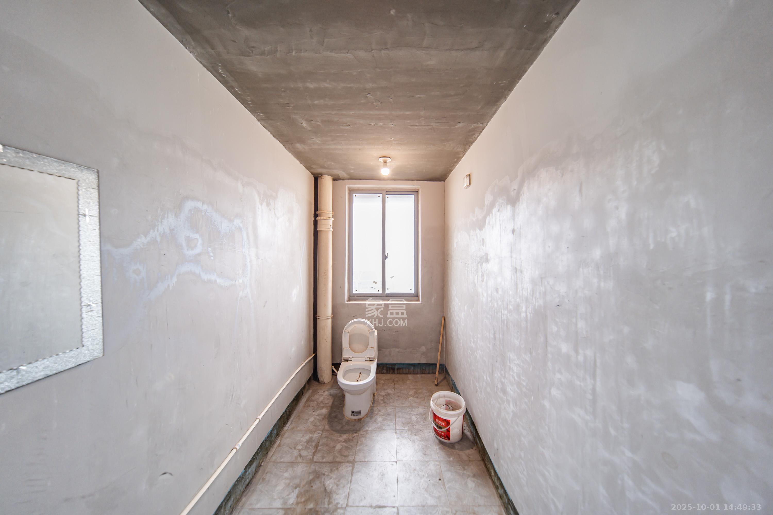 荣升家园(湘江熙岸) 3室2厅2卫 85.0万 荣升家园(湘江熙岸) 3室2厅2卫 85.0万卫生间