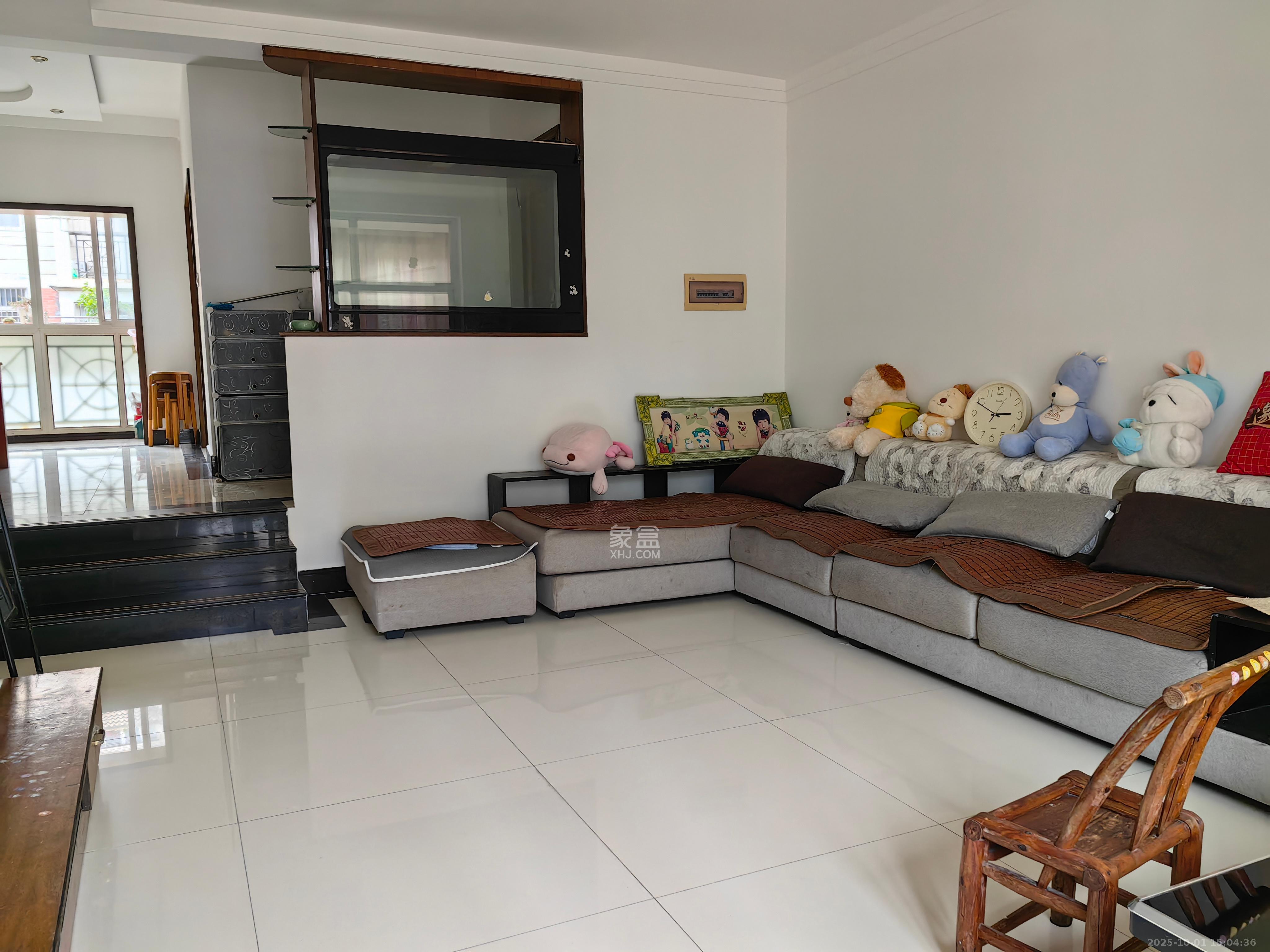 山水人家三期 3室2厅2卫 1700.0元/月 山水人家三期 3室2厅2卫 1700.0元/月室内图