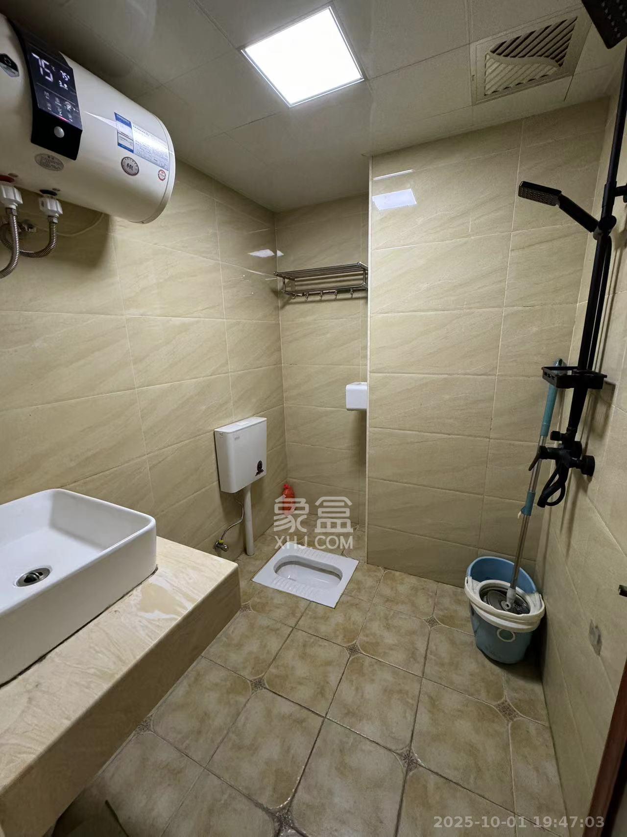 山水湾  1室1厅1卫    1600.0元/月室内图