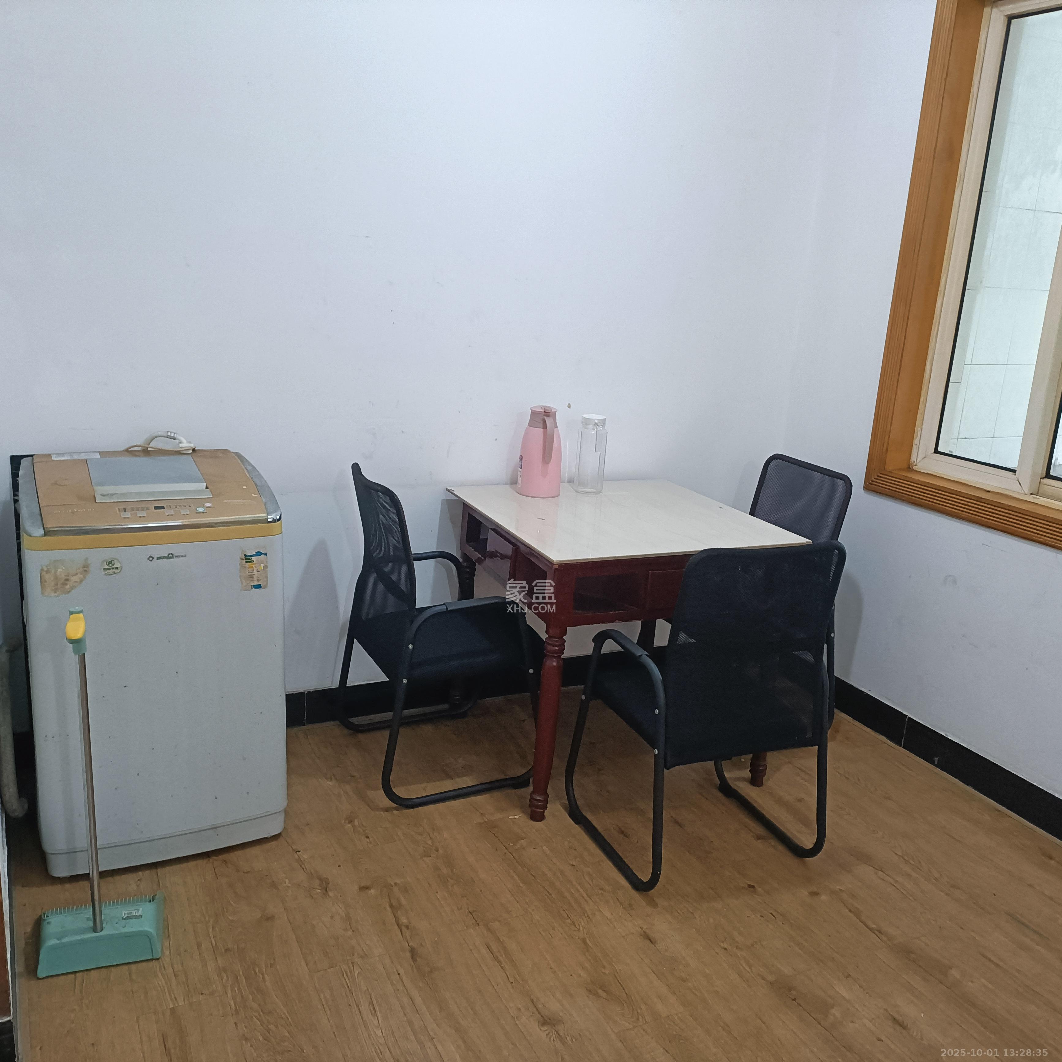 新桥小区 2室2厅1卫 1700.0元/月 新桥小区 2室2厅1卫 1700.0元/月室内图