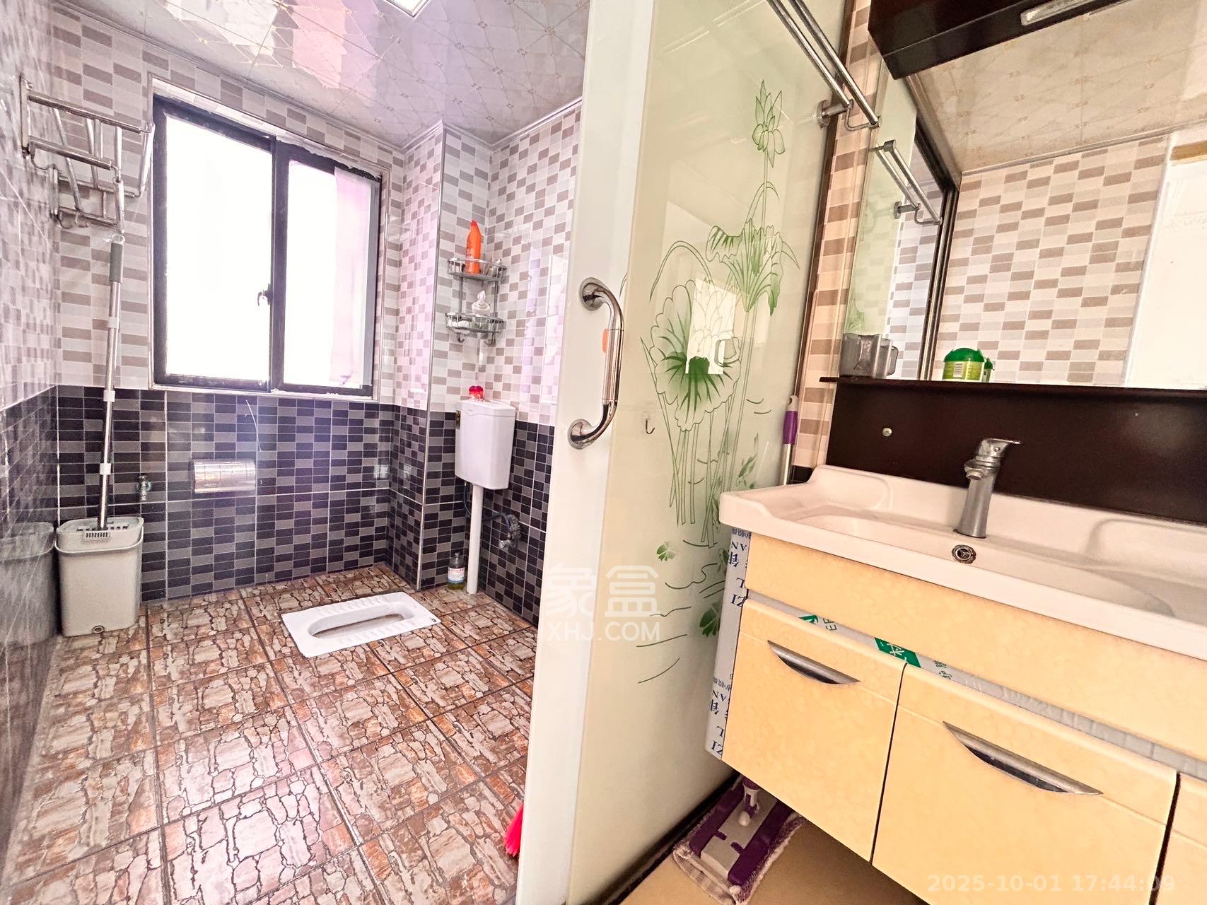 南庭城果 3室2厅2卫 2600.0元/月 南庭城果 3室2厅2卫 2600.0元/月室内图