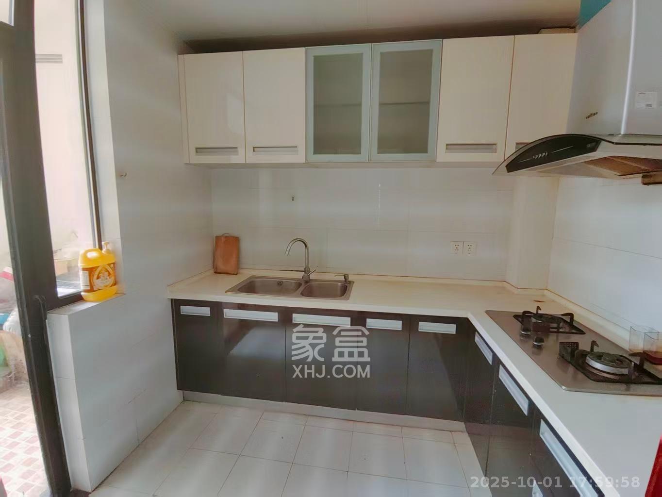 阳光100三期 2室2厅1卫 1800.0元/月 阳光100三期 2室2厅1卫 1800.0元/月室内图