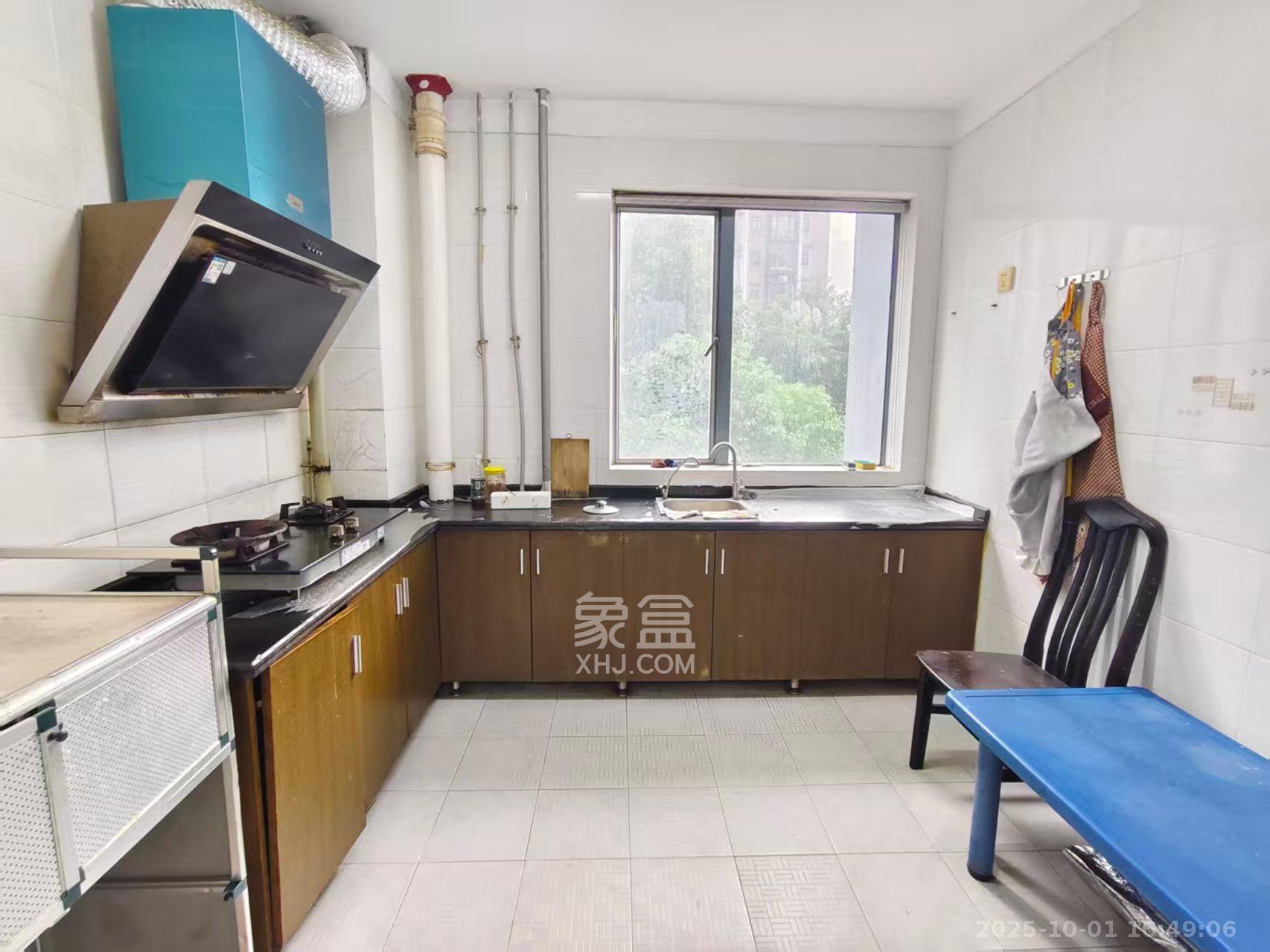 银港水晶城  4室2厅2卫    2900.0元/月室内图