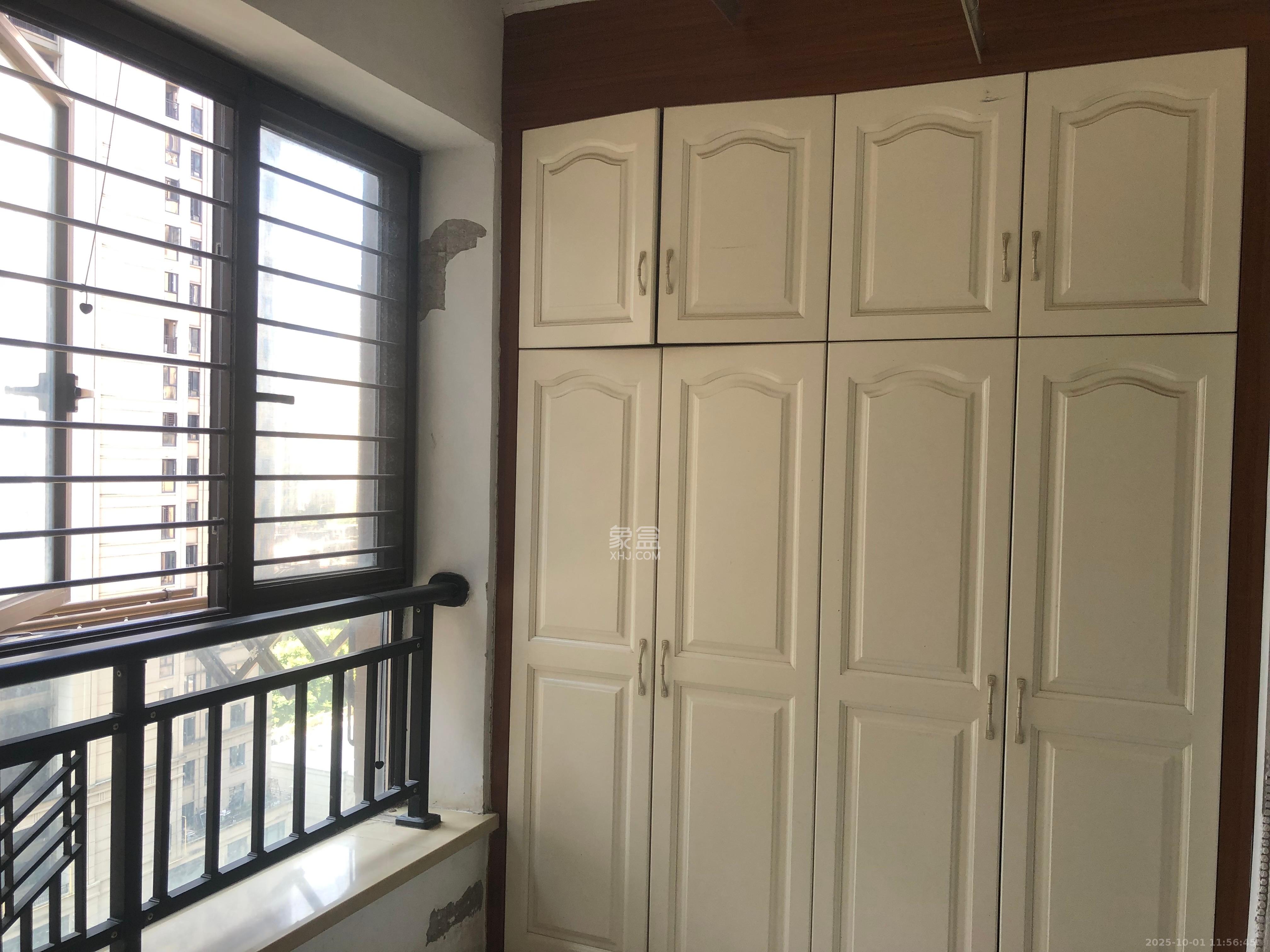 中海国际二期  4室2厅2卫    2300.0元/月室内图