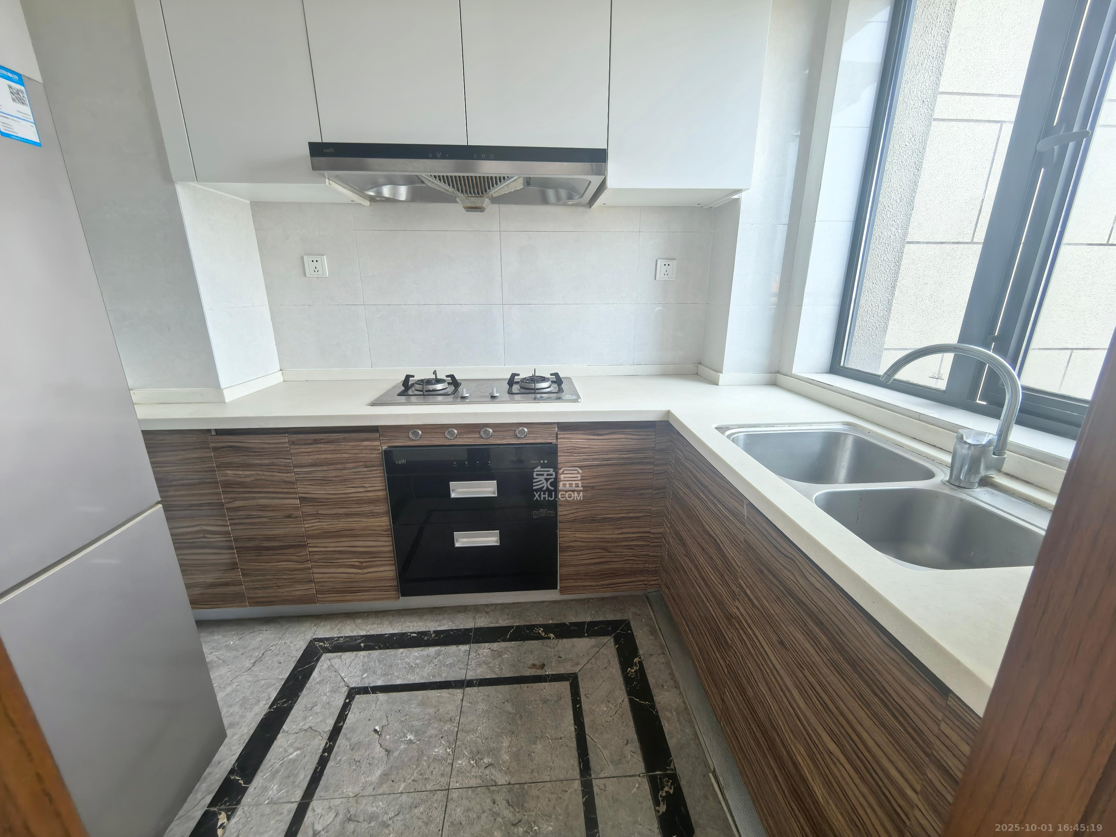 中海新城熙岸(中信新城五期) 3室2厅2卫 1900.0元/月 中海新城熙岸(中信新城五期) 3室2厅2卫 1900.0元/月室内图