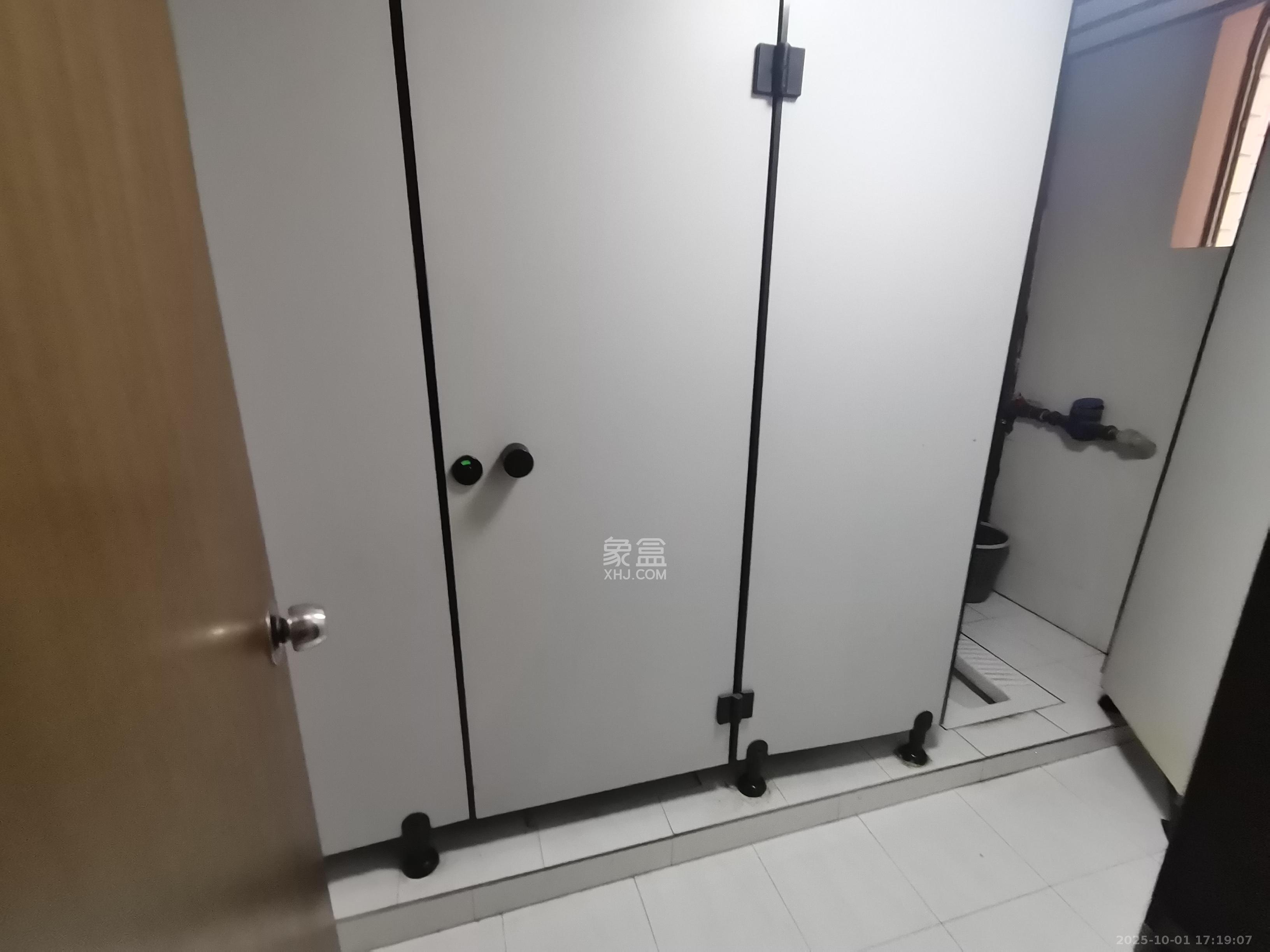 标志大厦 6室1厅1卫 9000.0元/月 标志大厦 6室1厅1卫 9000.0元/月室内图