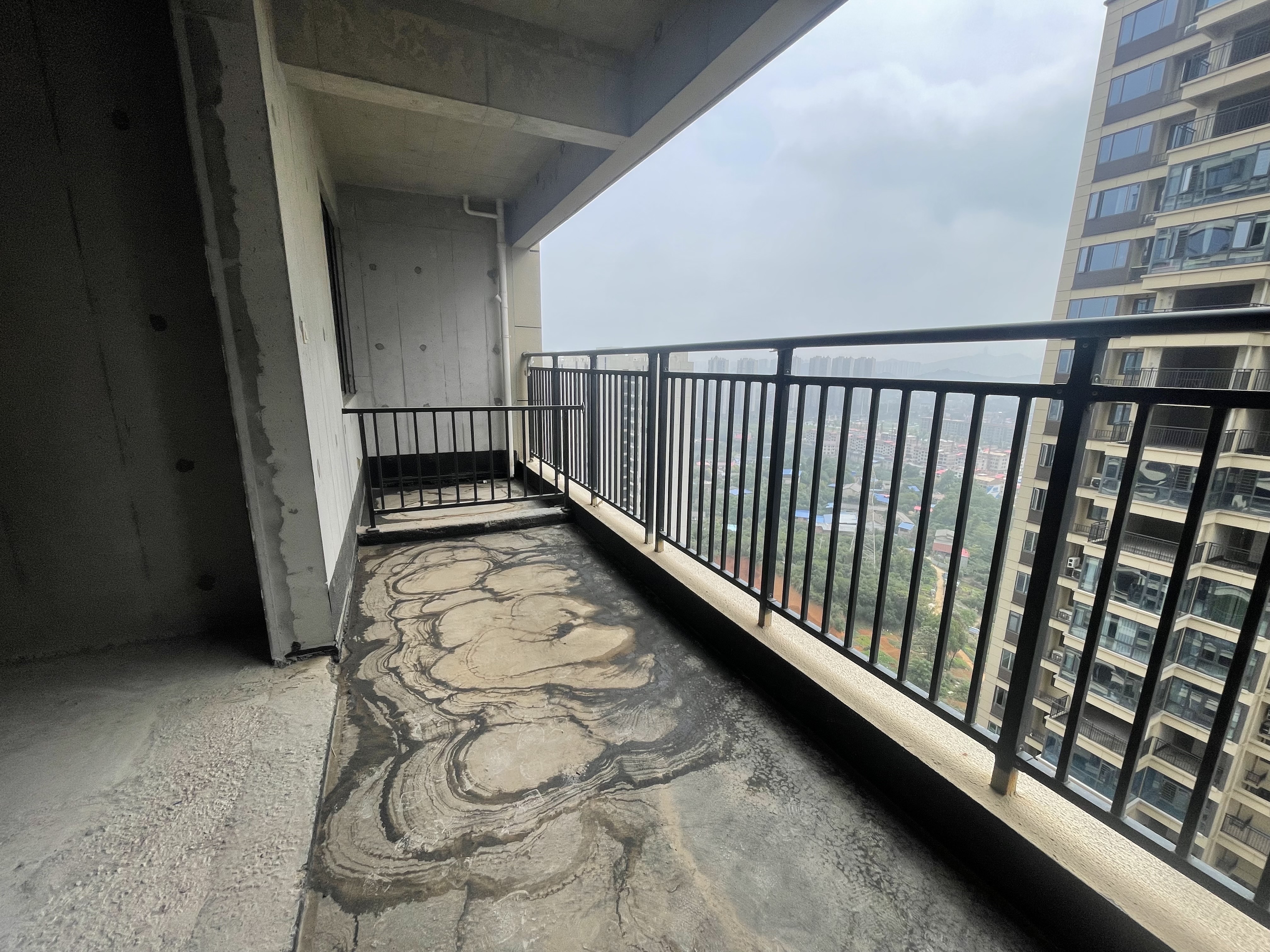 凯越湘中府  3室2厅2卫    58.8万客厅